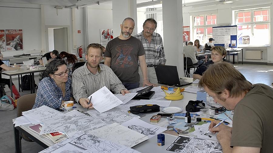 Internationaler Comic-Experten-Treff: Stephan Probst,Sandra Brandstätter,Paul Derouet, Uli Oesterle, Georg Graf von Westphalen und Isabelle Krötsch (von rechts) in Aktion.