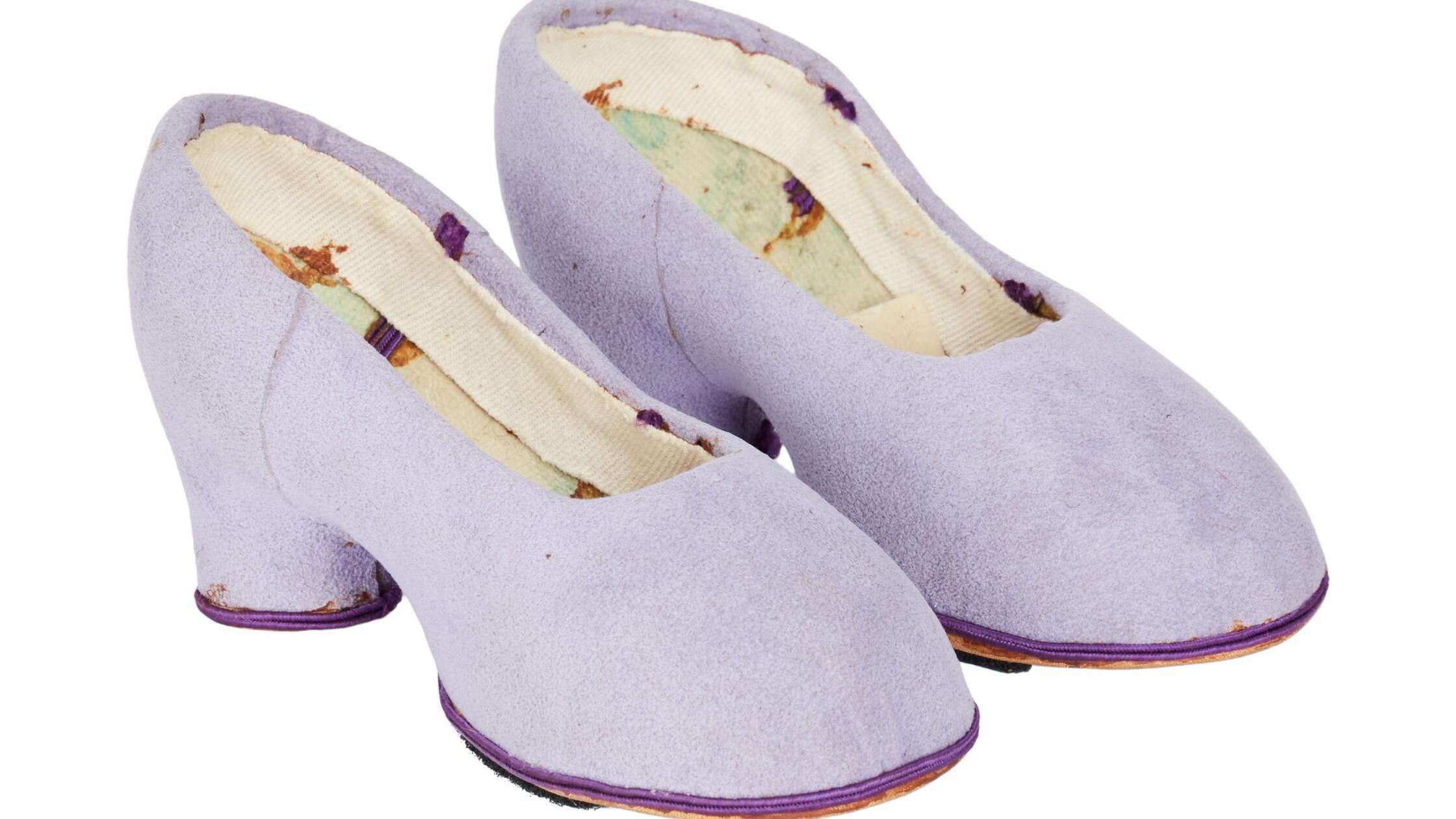 Schuhe von Miss Piggy versteigert - Andenken an Jim Henson