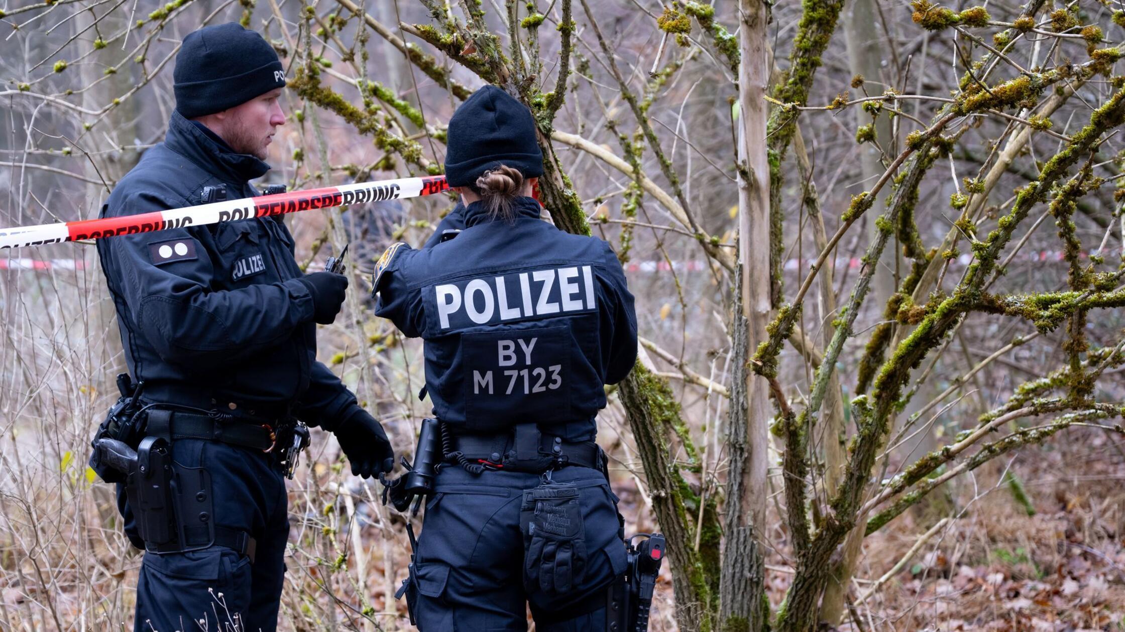 Identität geklärt: Tote 34-Jährige in Bayern starb an Drogen - Bekannter legte sie im Wald ab