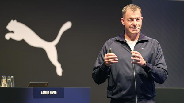 30.10.2025, Bayern, Herzogenaurach: Arthur Hoeld,