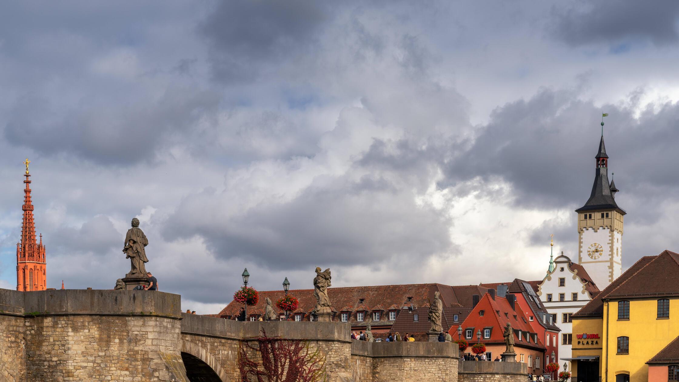 „Türen und Herzen öffnen“: Diese Stadt in Franken sucht 2.000 private Unterkünfte