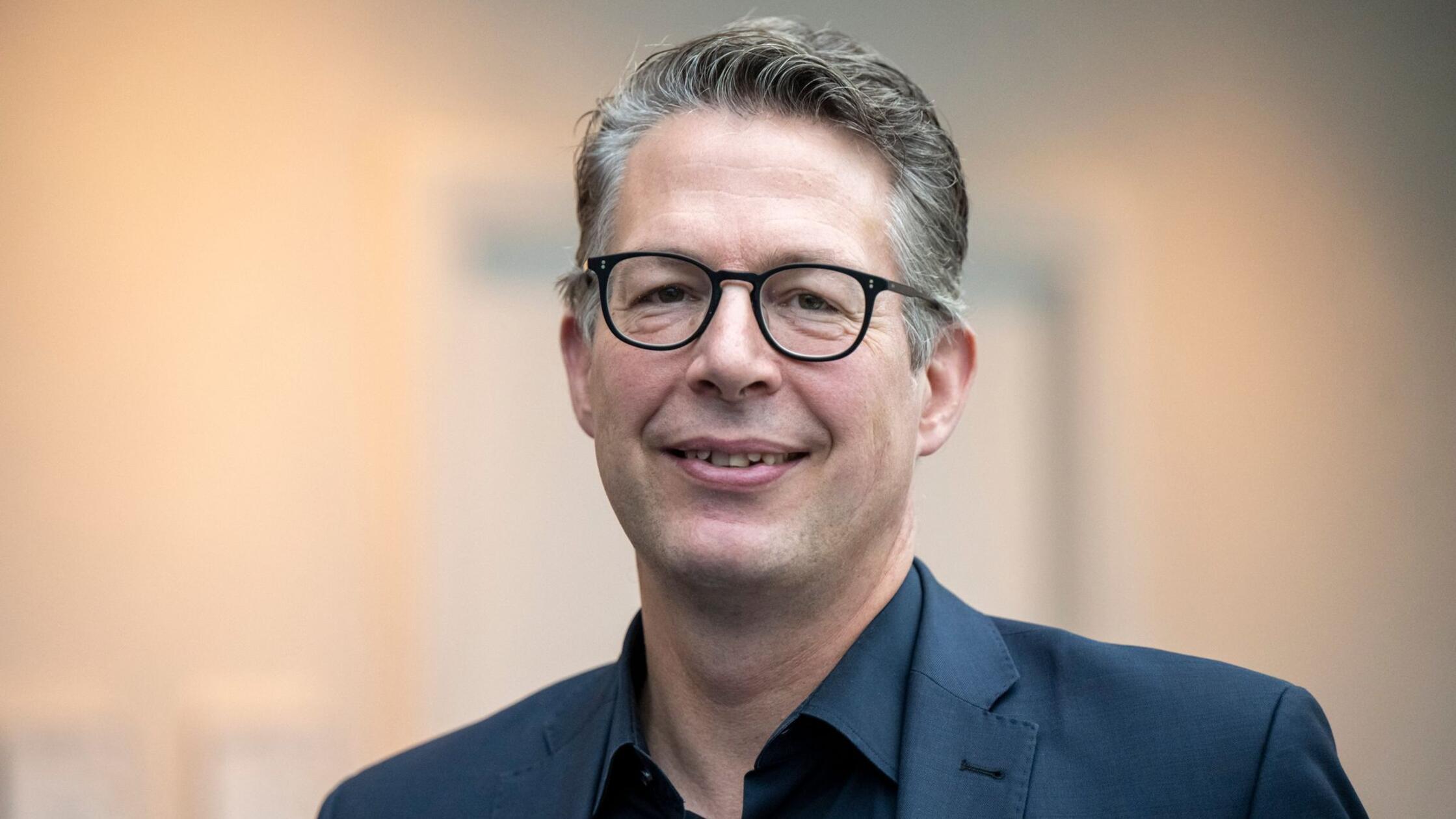 Blume für Restitutionsgesetz in Deutschland