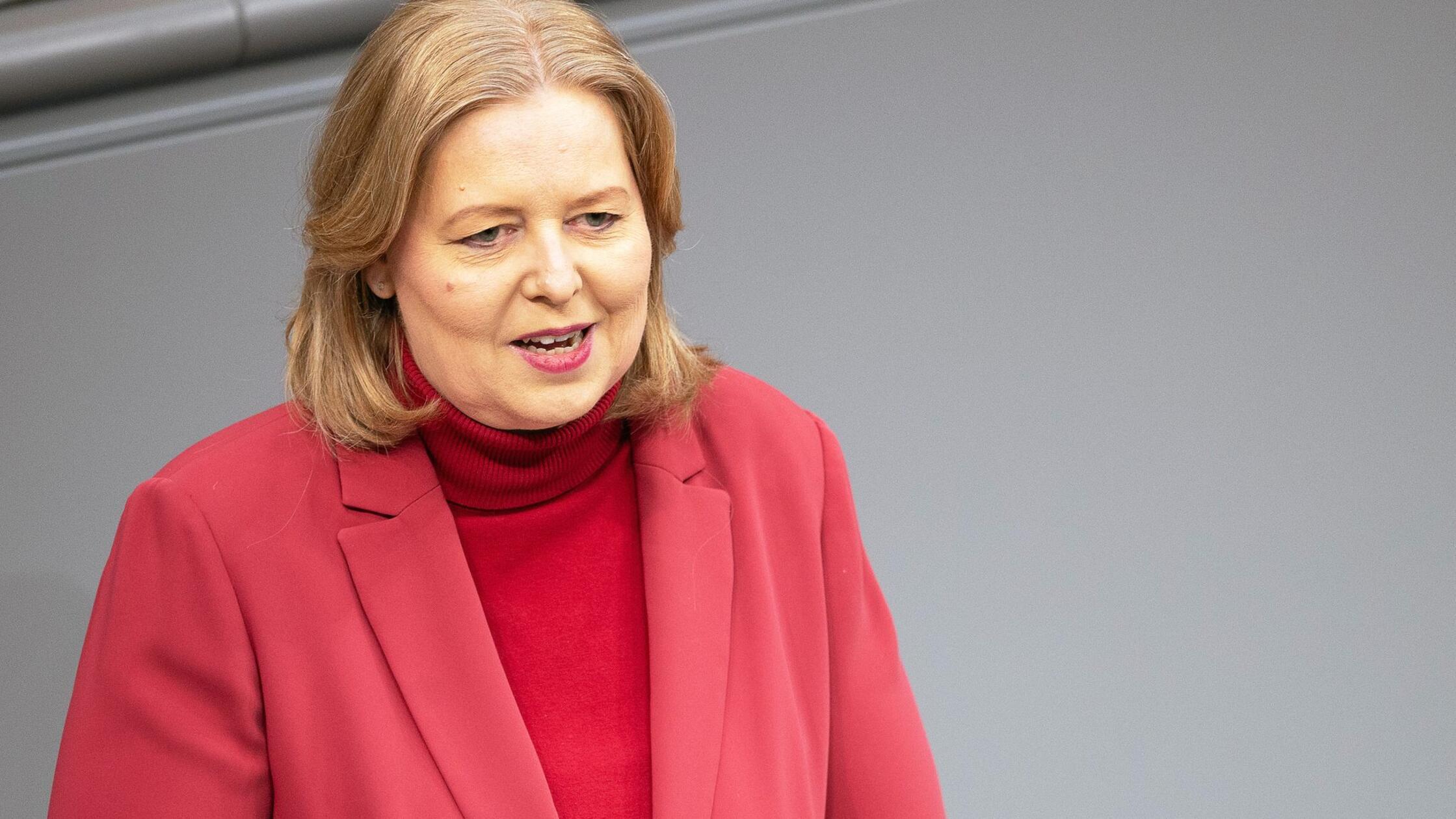 Bas: Prihodnji teden bodo sprejeli pokojninski paket kljub nestrinjanju mladih poslancev Unije