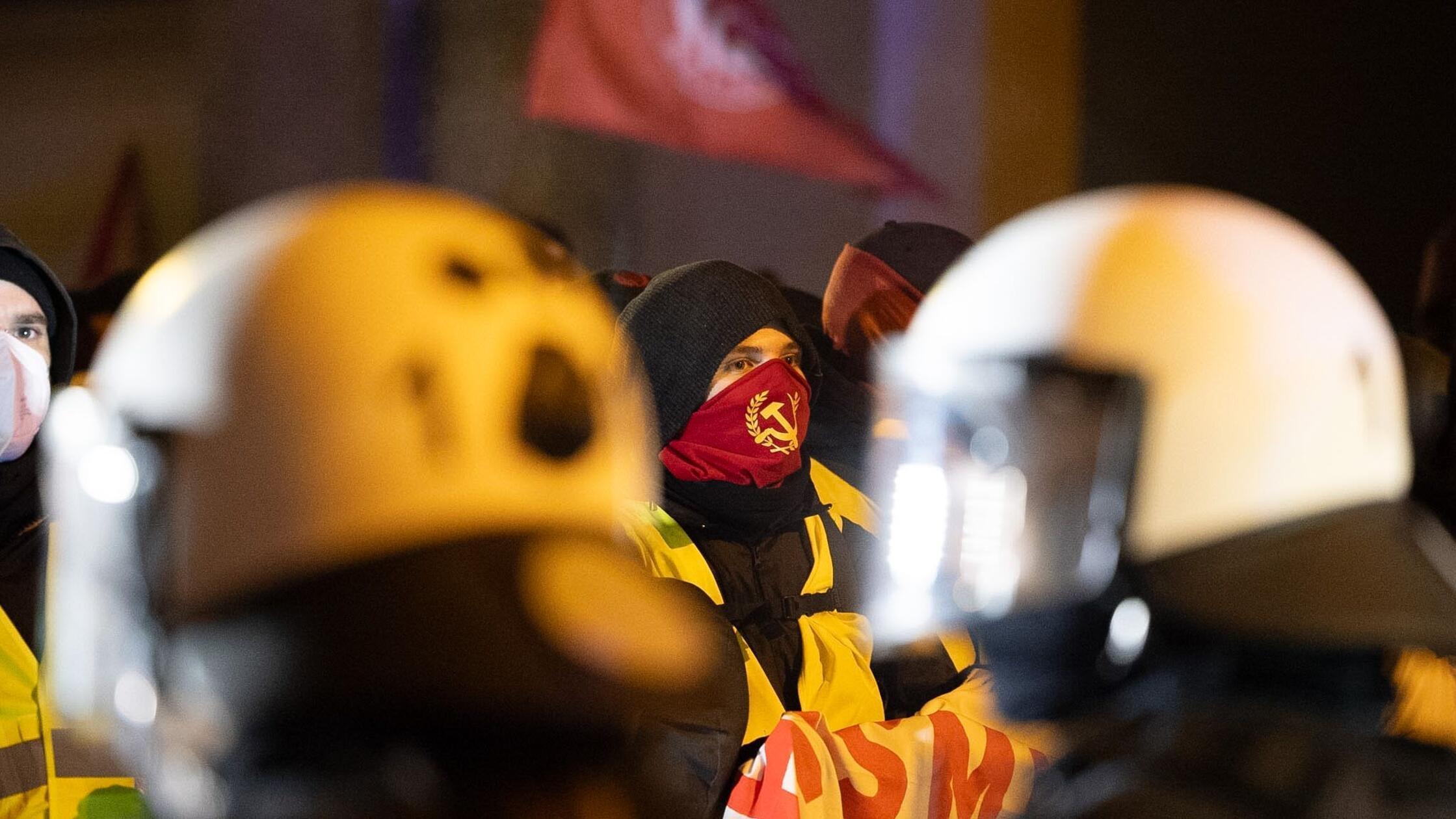 Vor Neugründung der AfD-Jugend: Gegner treffen zu Demos in Gießen ein - 50.000 Menschen erwartet