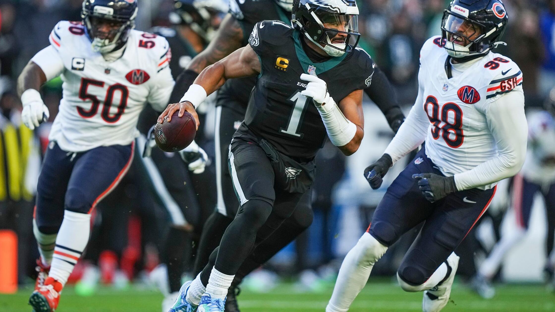 https://images.nordbayern.de/image/contentid/policy:1.14919841:1764397102/American_Football_Profiliga_NFL_Hauptrunde_Phil.jpg?%24p%24f%24h%24m%24w=892f013&f=16%3A9&h=338&m=FIT&w=600