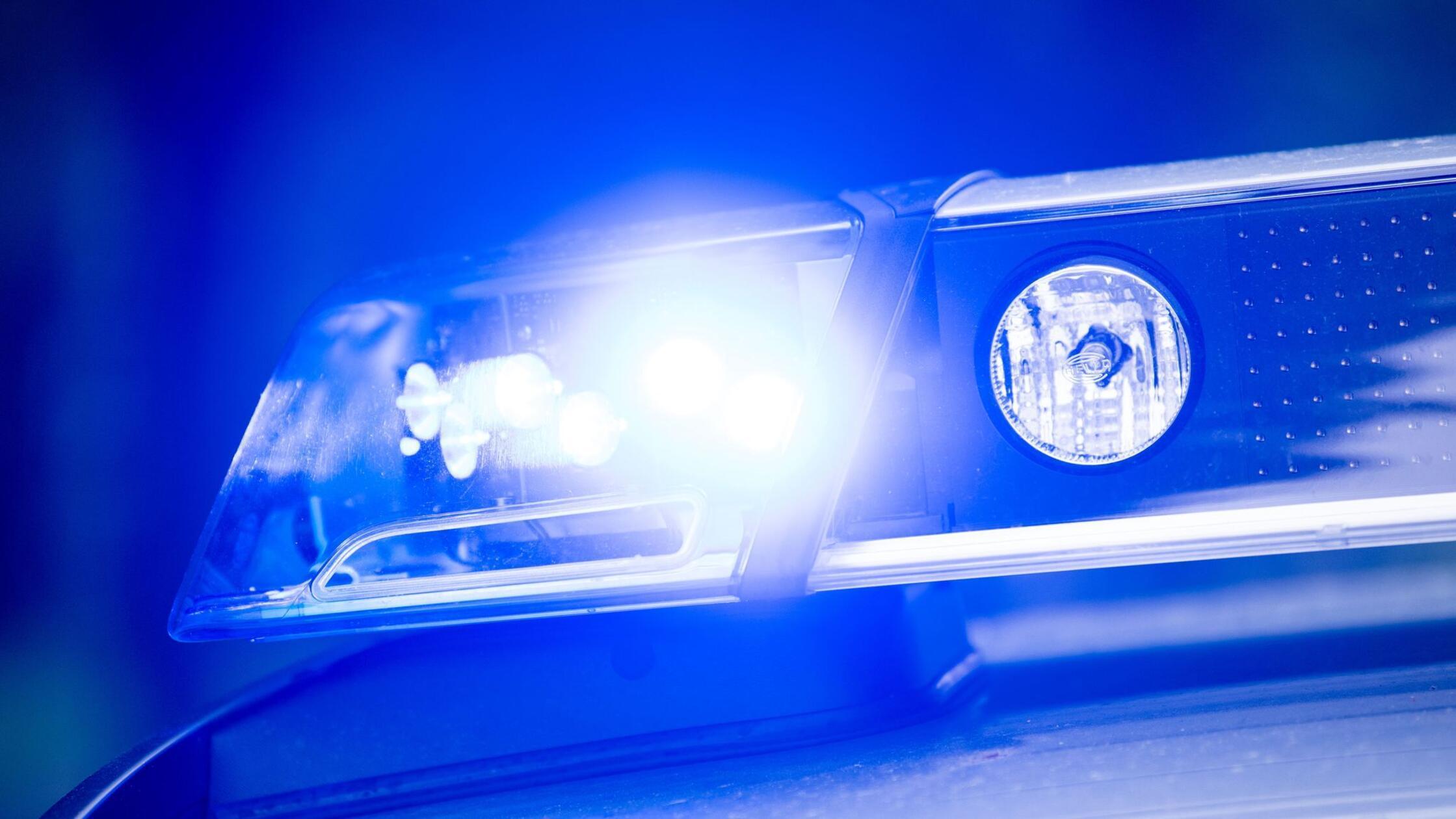 Jugendliche mit Böllern lösen Polizeieinsatz aus