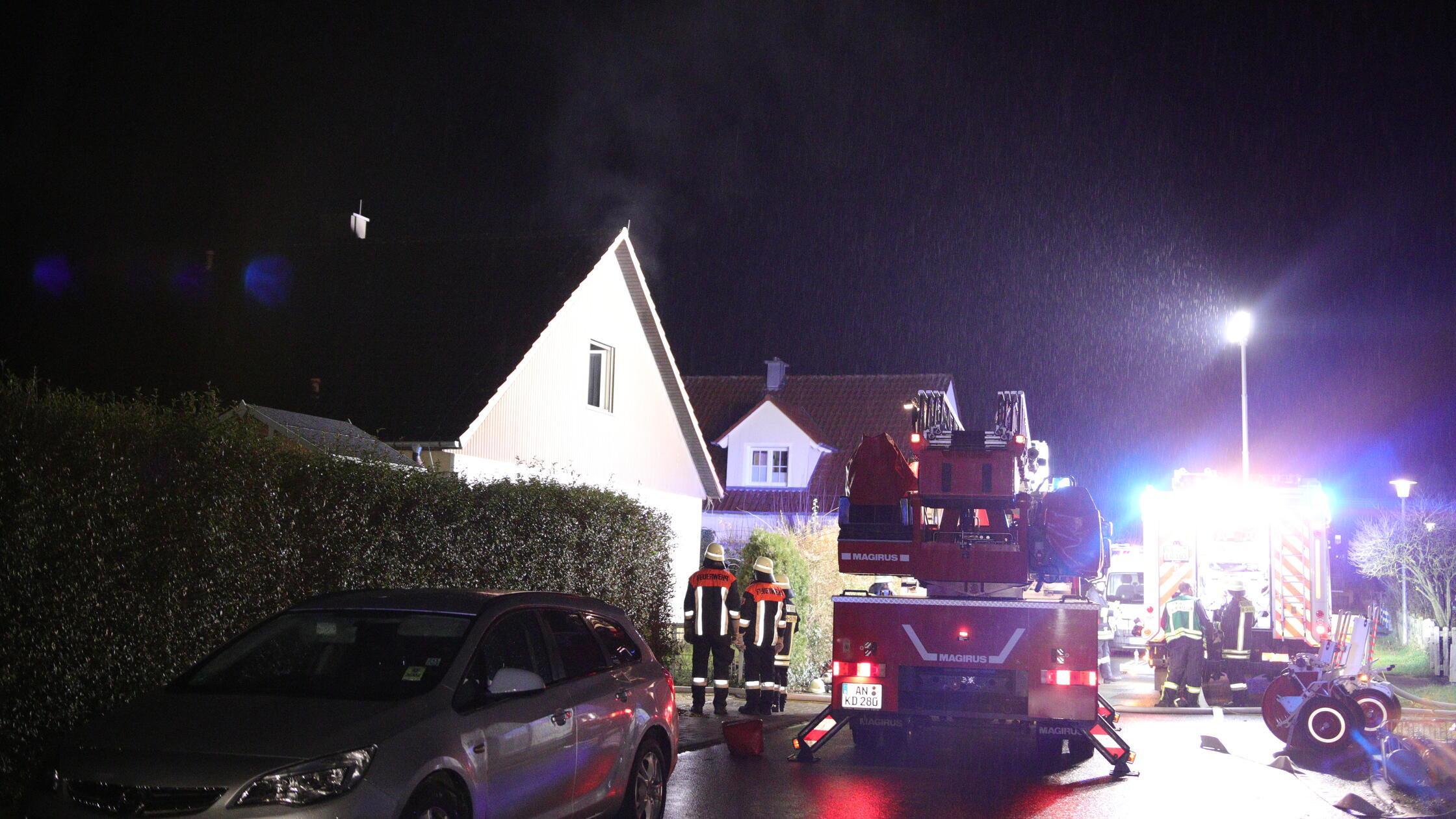 Ãœberhitztes Ofenrohr lÃ¶st Dachstuhlbrand aus: Ha