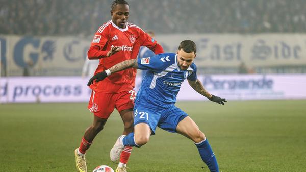 Die Anfangsphase verläuft zwar relativ ausgeglichen, die besseren Chancen hat aber Magdeburg. Der Club kommt selbst nur zu Torannäherungen, auch weil er die nötige Präzision in allen Spielfeld-Dritteln vermissen lässt.