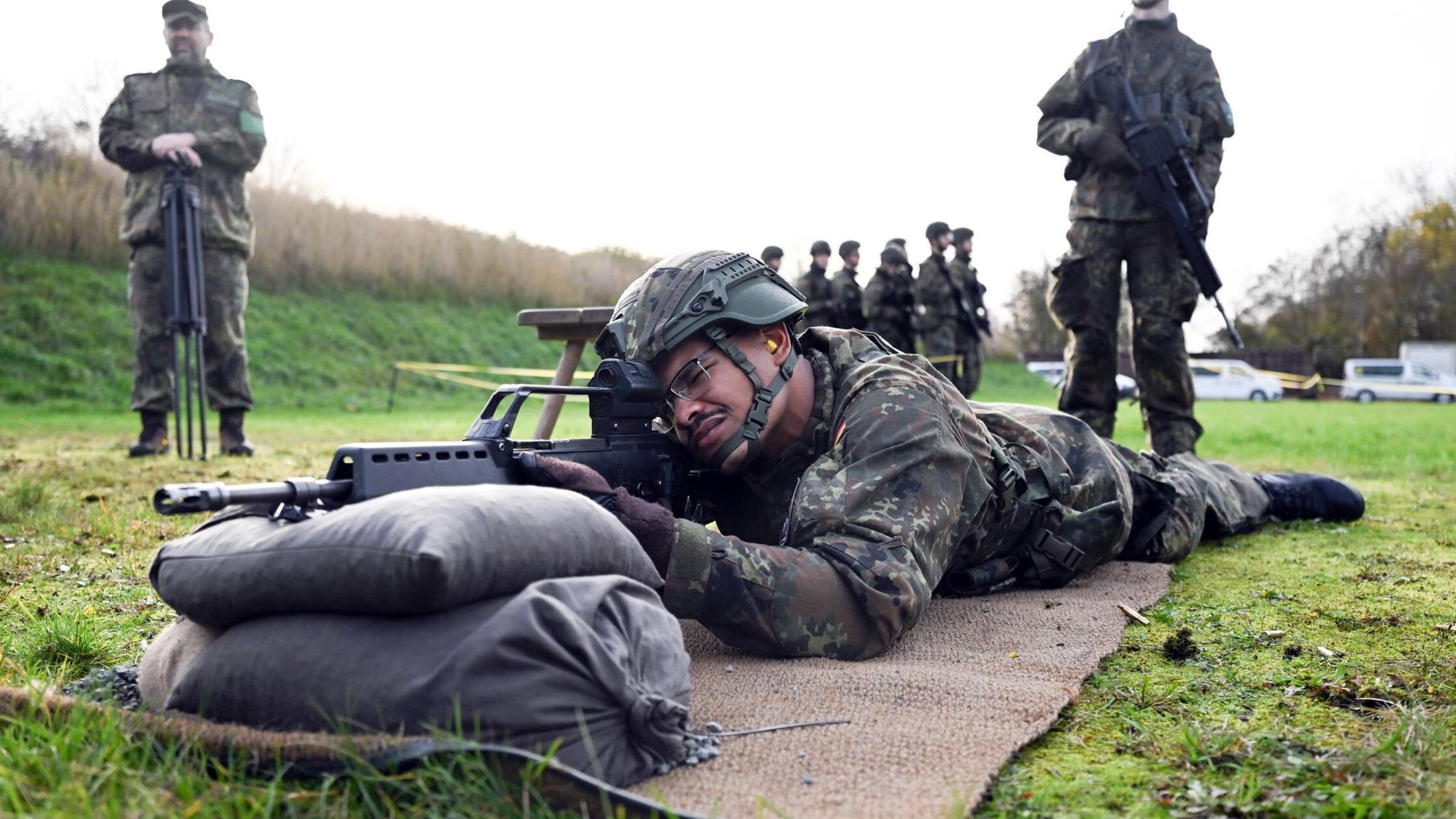 Nemška stranka Zeleni podpira obvezno udeležbo na vojaškem naboru, vendar zavrača ponovno uvedbo obveznega služenja vojske