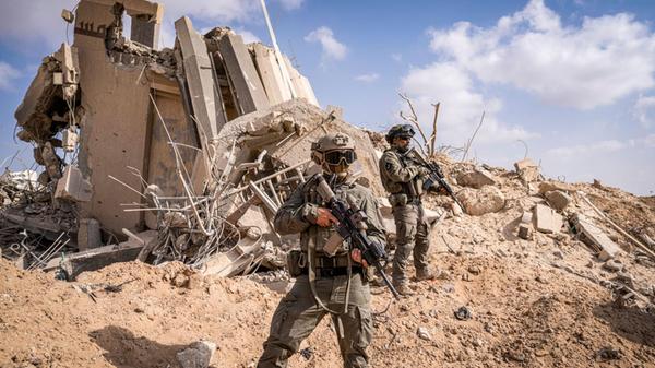 Israelische Soldaten in der Stadt Rafah im Süden d