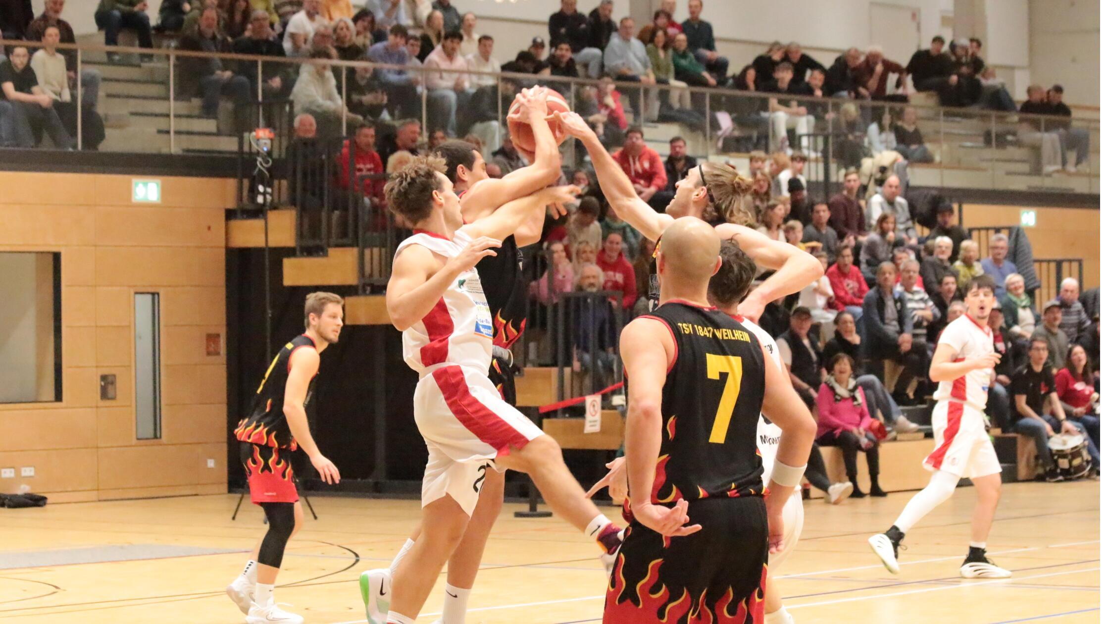 Ein hochspannendes Duell: Die Bilder vom 79:76-Sieg der VfL-Baskets ...