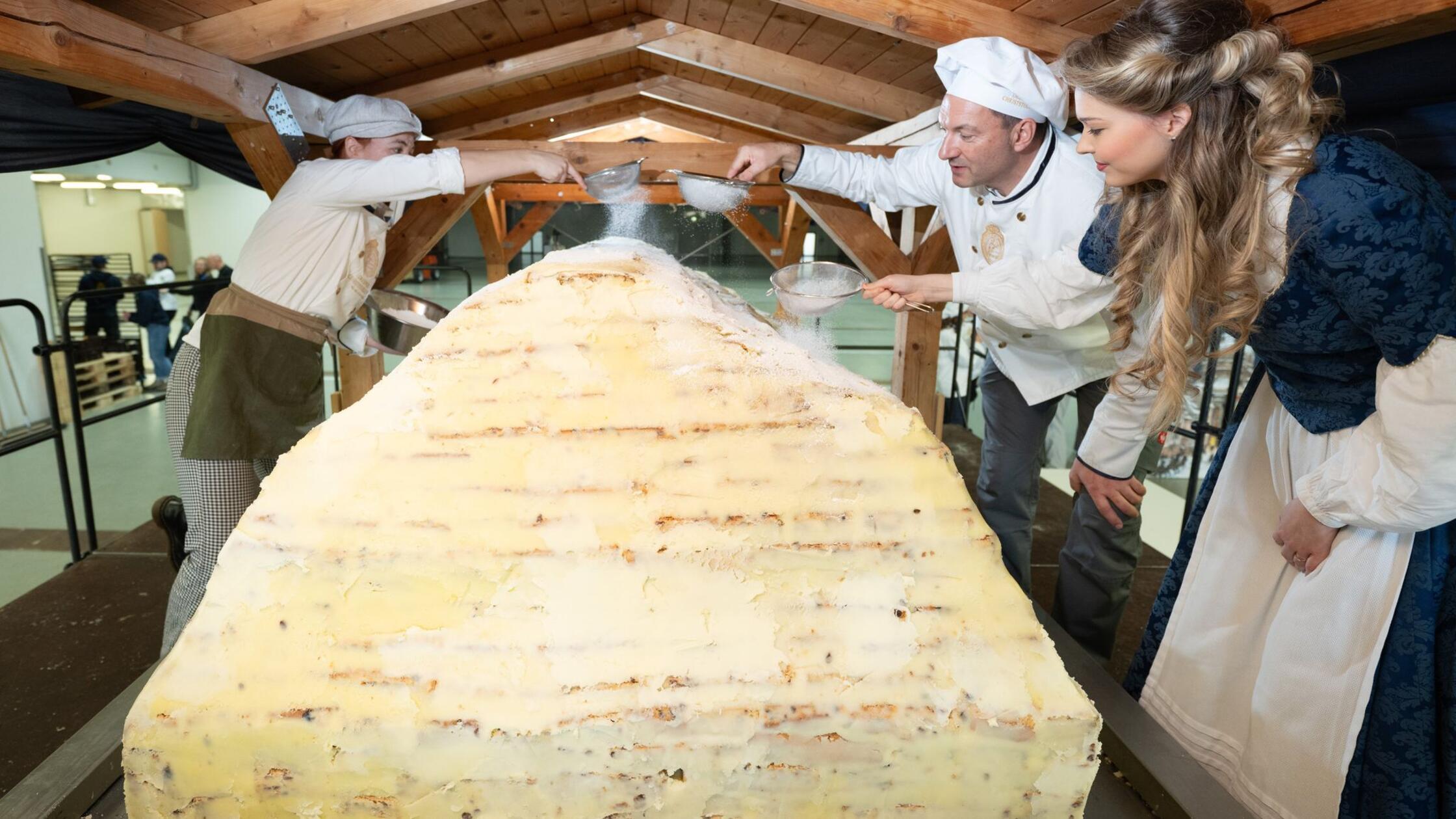 Dresdenski peki sestavili velikanski božični štrukelj