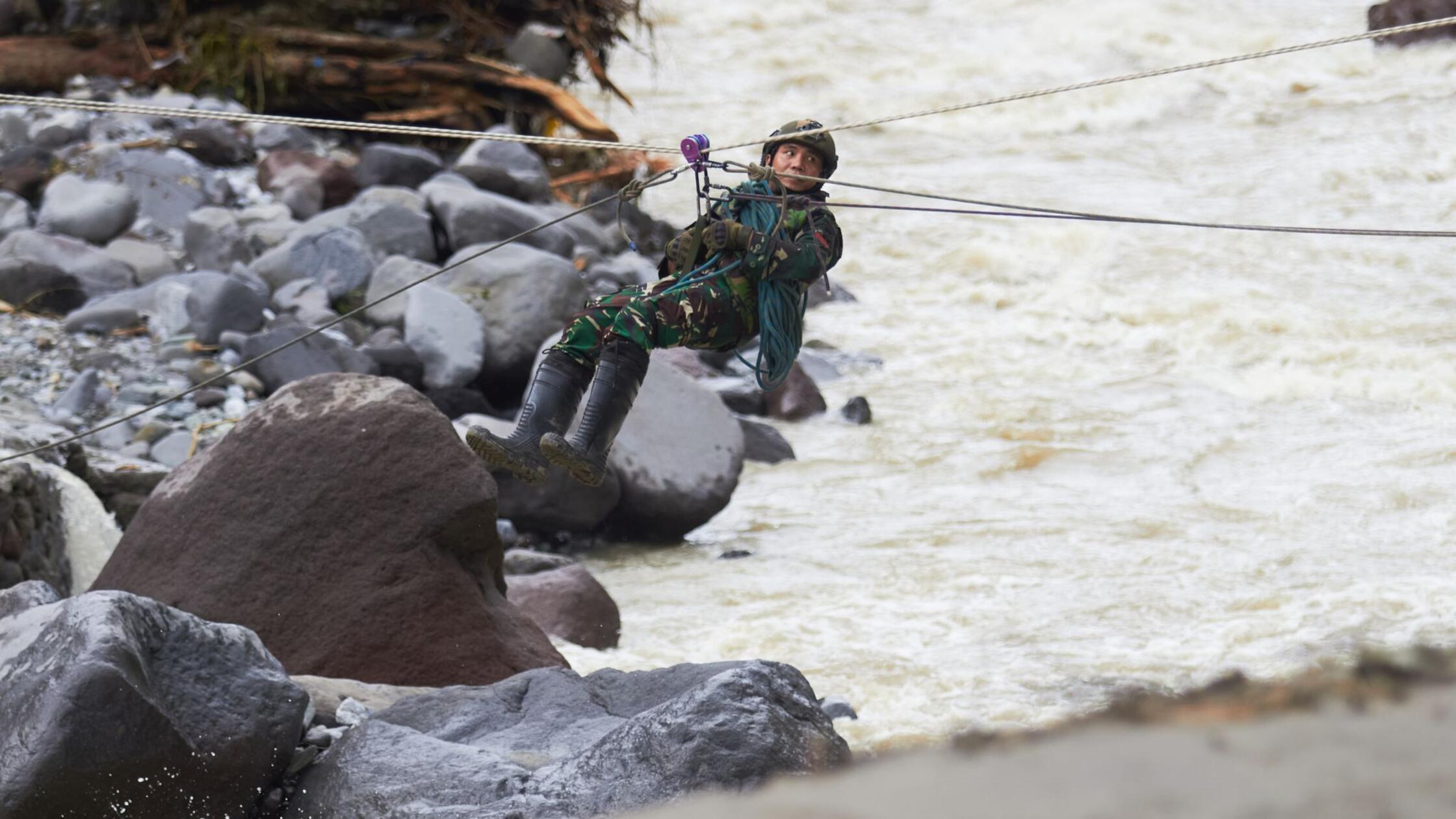 Mindestens 440 Tote nach Überschwemmungen in Indonesien