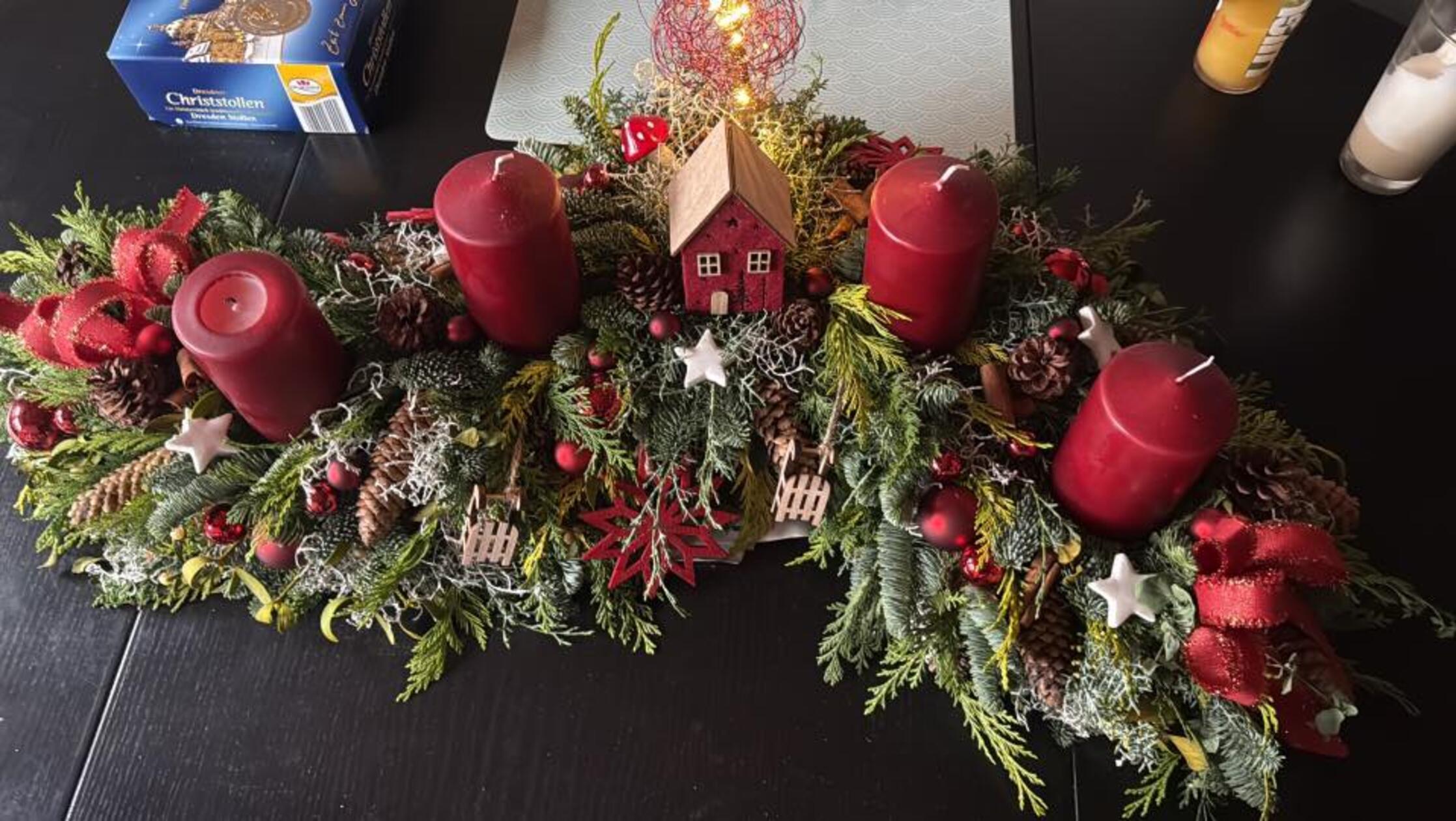 Der erste Advent ist gekommen und die erste Kerze am Kranz konnte entzündet werden.