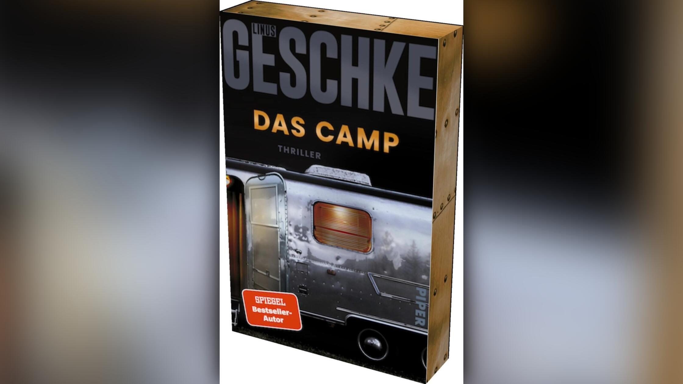 Teil 2 der Donkerbloem-Trilogie Früher war das Camp Donkerbloem ein grausamer Ort. Doch jetzt hat der Campingplatz einen neuen Besitzer, der ehemalige Boxer Tayfun verwaltet das Camp mittlerweile und ein friedliches Kapitel bricht an. Hunderte Kilometer entfernt treibt ein verstörender Killer sein Unwesen. Und als Kommissarin Frieda Stahnke ins Visier gerät, will sie in Donkerbloem Zuflucht finden, nicht ahnend, dass sie das Böse zurück ins Camp bringt. Erscheinungstermin: 30. Januar 2026 416 Seiten Piper 17 Euro