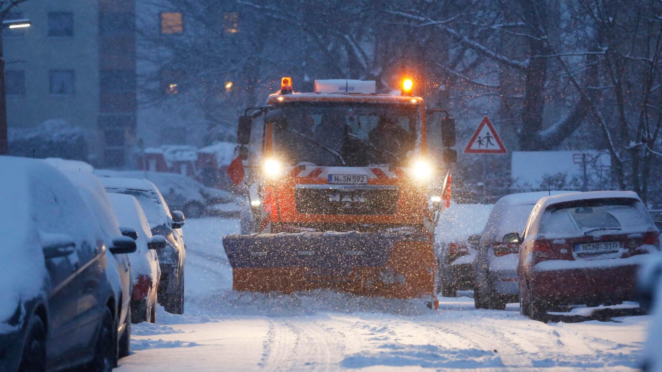 DWD-warnt-f-r-Montag-vor-Behinderungen-im-Berufsverkehr-Viel-Schnee-erwartet