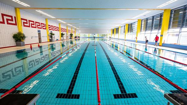 Symbolbild - Schwimmbad