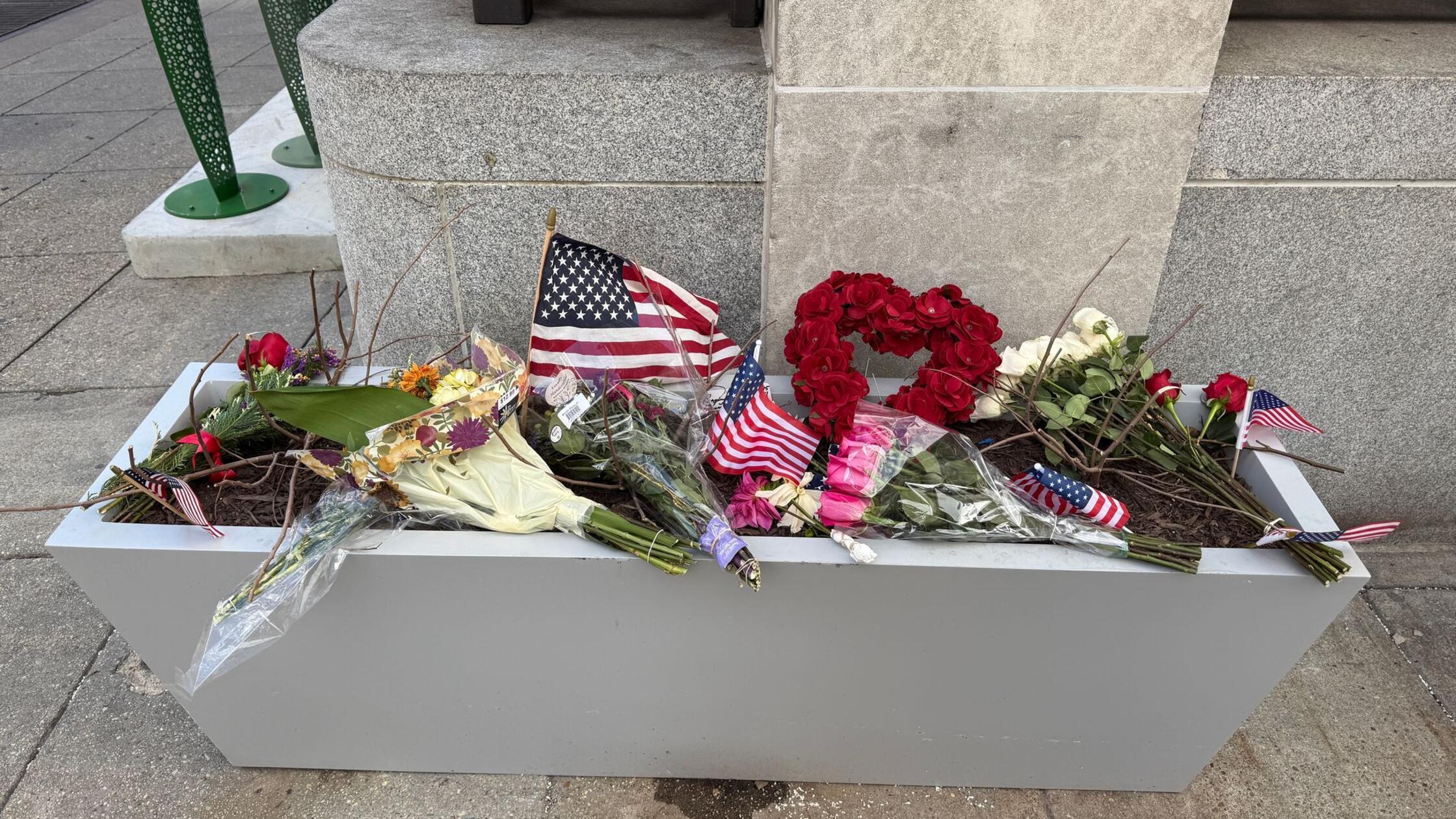 V Washingtonu ustreljenemu pripadniku nacionalne garde se stanje izboljšuje