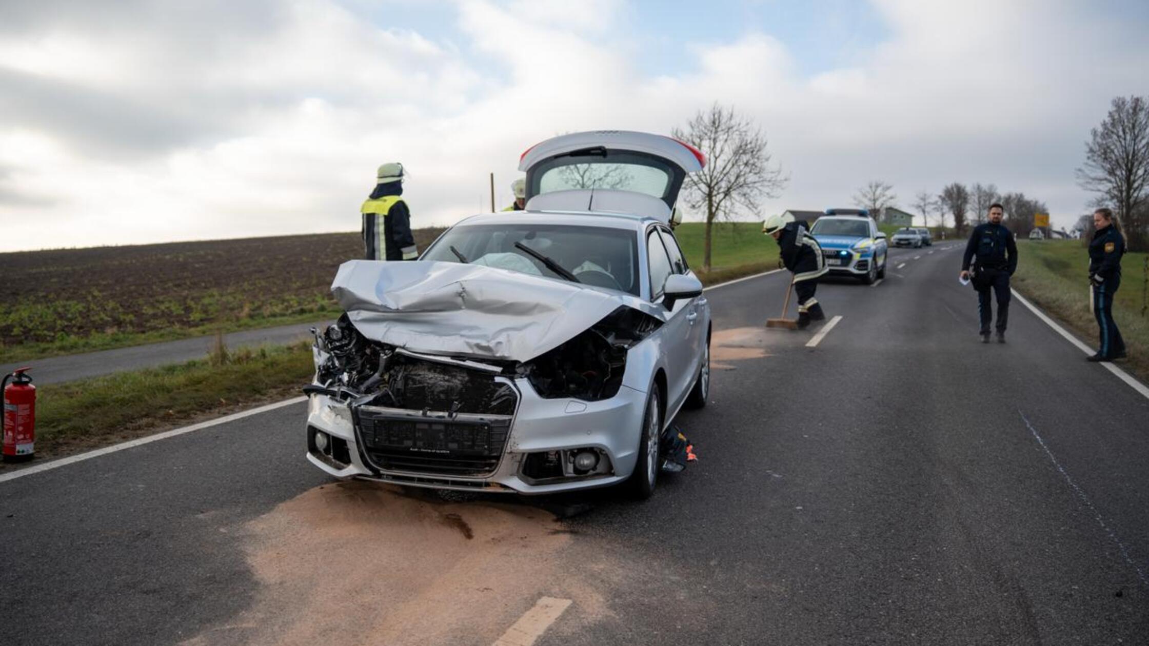 Wenn die Fahrstunde in einem Unfall endet: Audi rammt bei Berngau ...