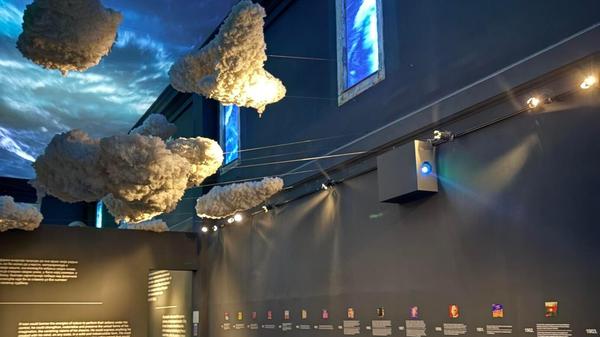 In der Festung ist ein Museum untergebracht. Es zeigt zum einen die Geschichte der Stadt und der Festung. Zum anderen erzählt sie die Geschichte von Mileva Marić. Sie war die erste Serbin und eine der ersten Frauen, die ein Mathematik- und Physikstudium aufnahmen. Und: Sie war die erste Frau von Albert Einstein. Auch sie forschte - einiges dazu ist im Museum zu sehen.