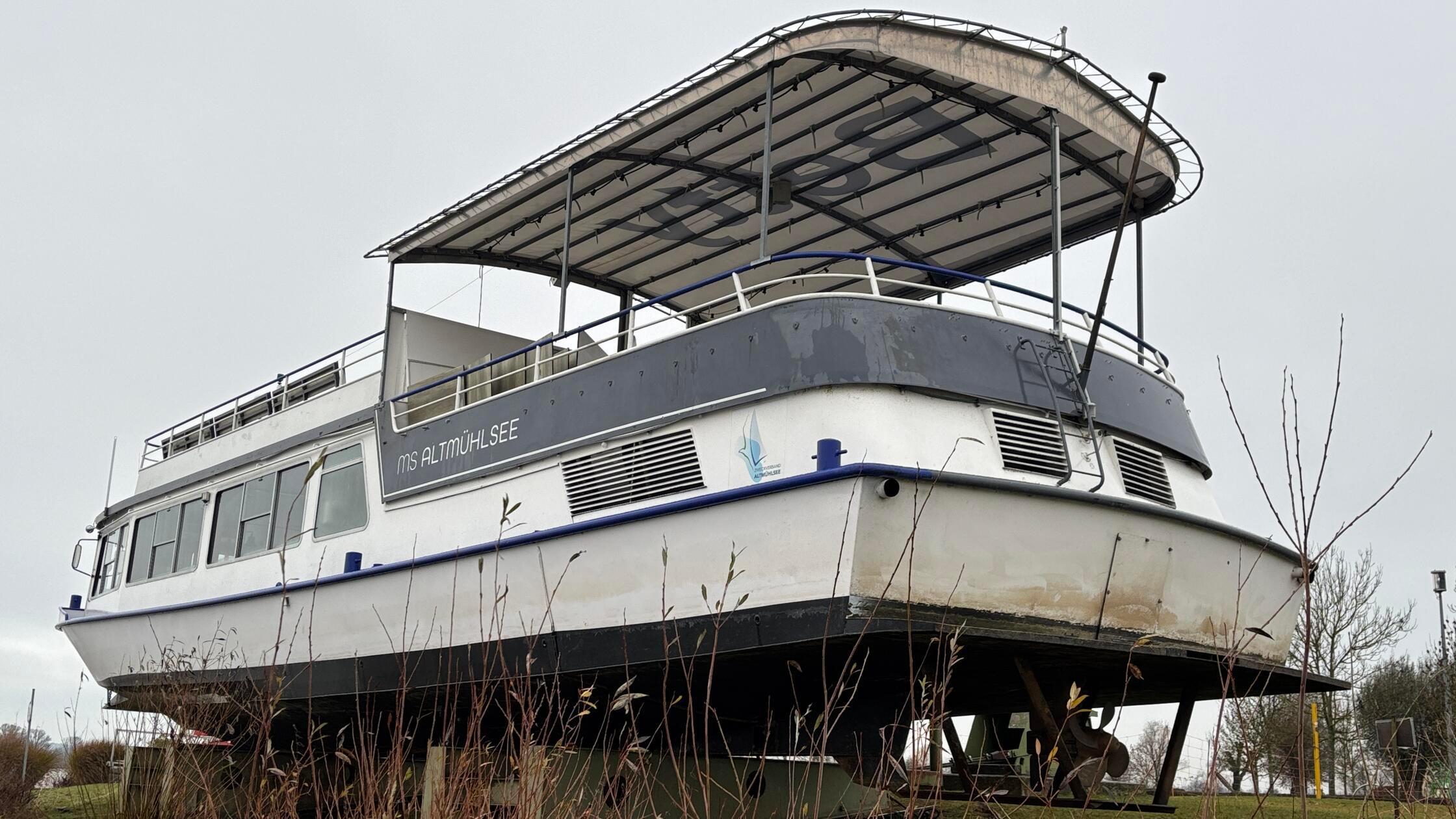 MS Altmühlsee aufgebockt Ufer Altmühlsee