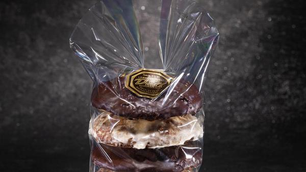 Platz 4: In der <b>Bäckerei Düll</b> dreht sich alles um Nürnberger Elisenlebkuchen und Weihnachtsgebäck. Dabei bietet das Team die Lebkuchen mit verschiedensten Glasuren an: von Cappuccino-Schokolade über Erdbeer- oder Honig-Schokolade bis hin zu Punschglasur und naturbelassen. Mit 479 abgegebenen Stimmen holt die Bäckerei den vierten Platz.
