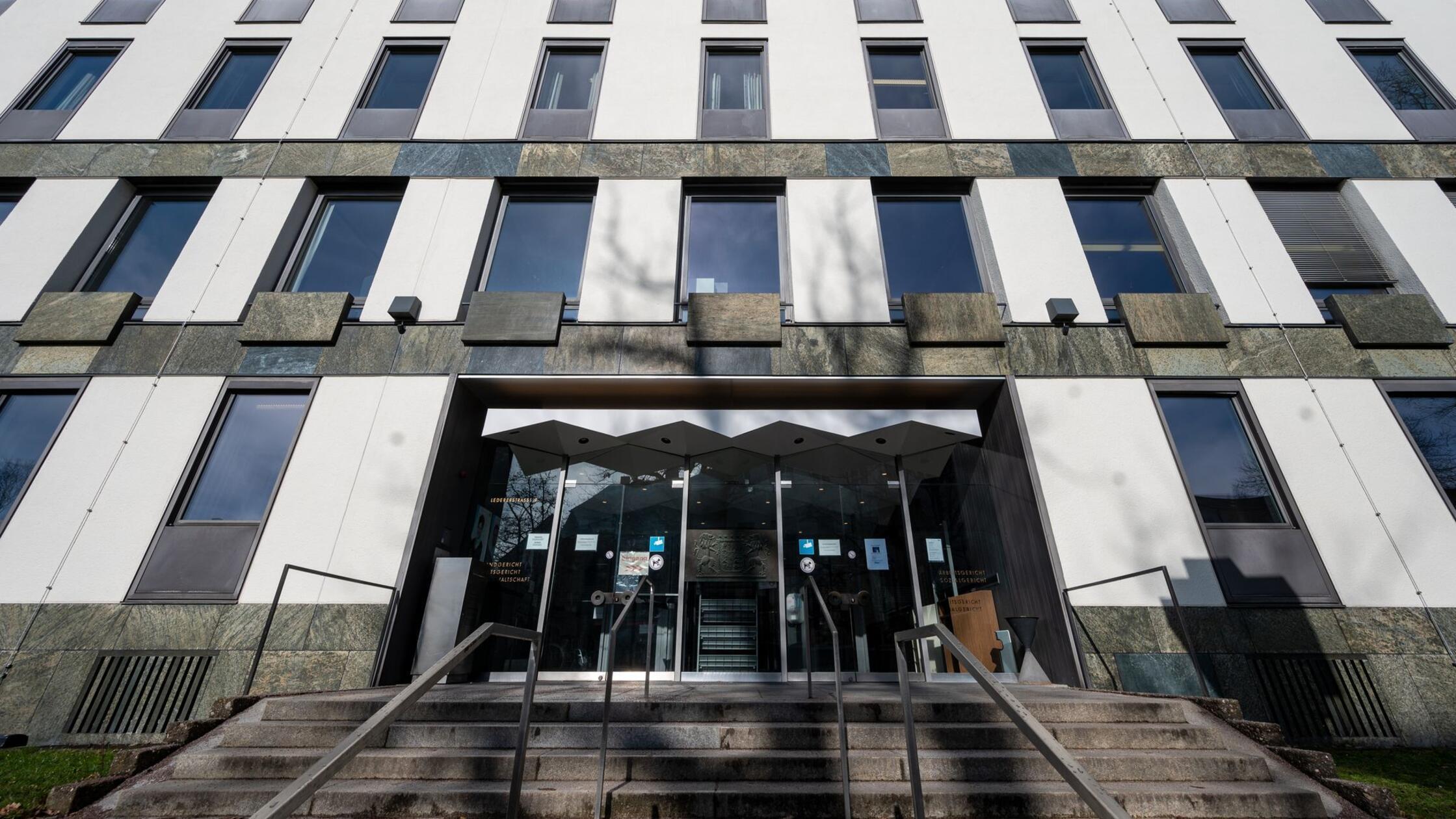 Drogen statt Champagner - Prozess um Tod in Restaurant