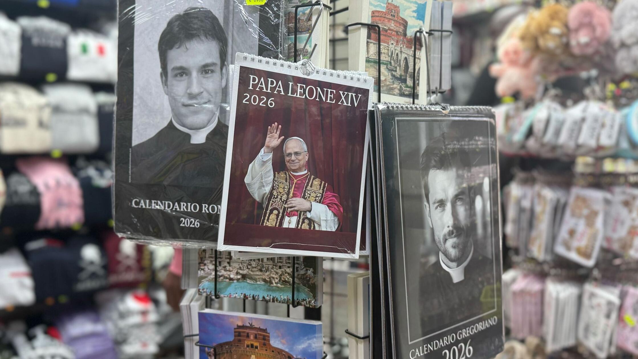 V Rimu s koledarji za leto 2026 služijo s "pravim papežem" in "lažnimi duhovniki"