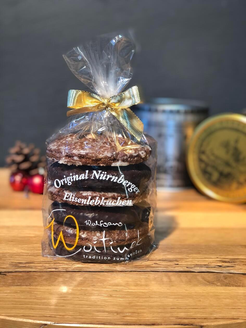 Platz 2: Bereits seit September bereitet Inhaber Wolfgang Woitinek und sein Team in der <b>Bäckerei Woitinek</b> Nürnberger Elisen-Lebkuchen zu. Seit 1990 führt er den Laden in der Saarbrückener Straße 4, in Nürnberg. Mit 1.924 Stimmen schafft es die Bäckerei auf den zweiten Platz.