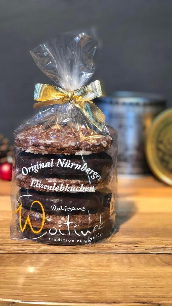 Platz 2: Bereits seit September bereitet Inhaber Wolfgang Woitinek und sein Team in der <b>Bäckerei Woitinek</b> Nürnberger Elisen-Lebkuchen zu. Seit 1990 führt er den Laden in der Saarbrückener Straße 4, in Nürnberg. Mit 1.924 Stimmen schafft es die Bäckerei auf den zweiten Platz.