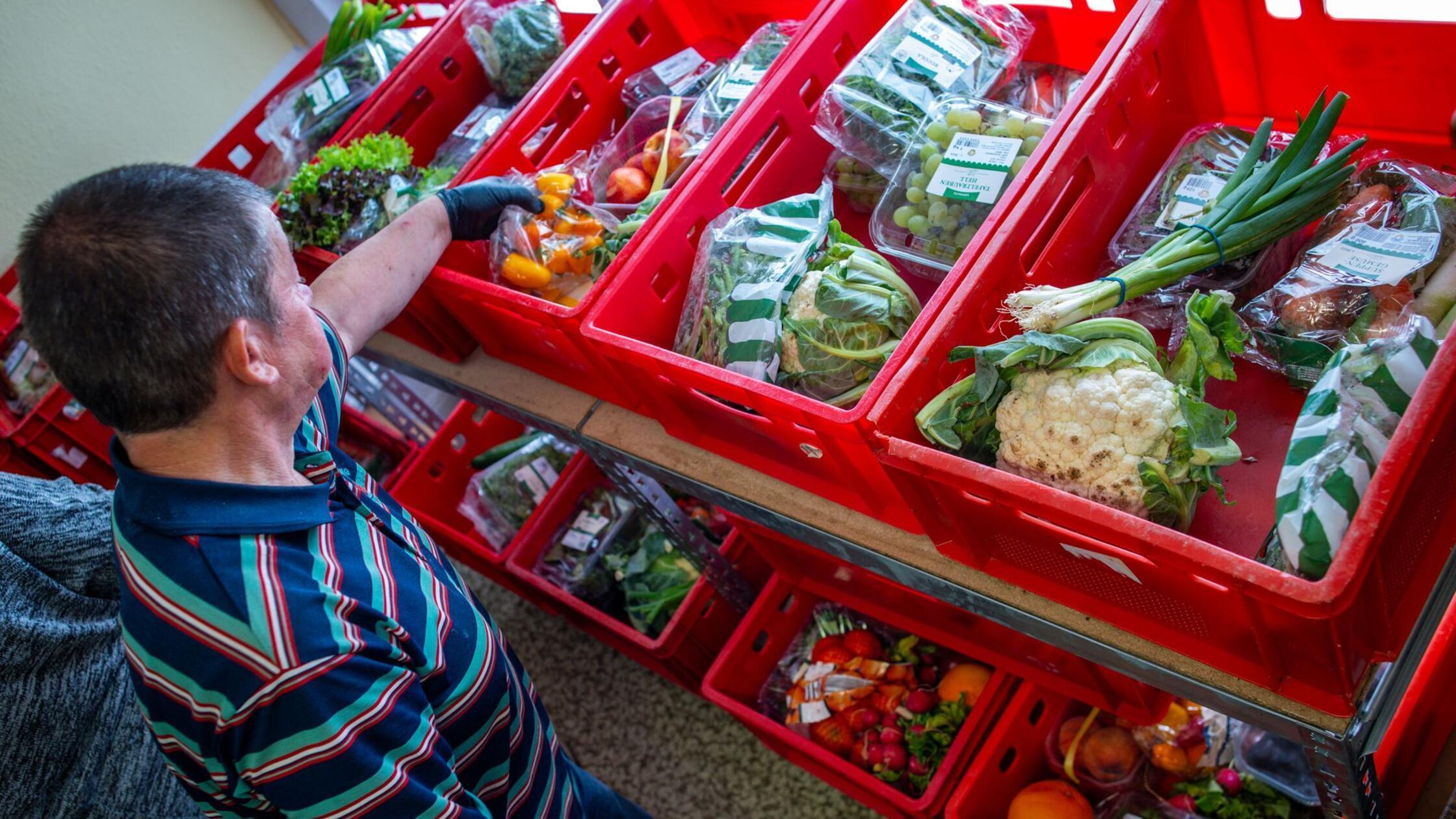 Nemške Tafel organizacije poročajo o povečanju števila prostovoljcev, a še vedno potrebujejo pomoč
