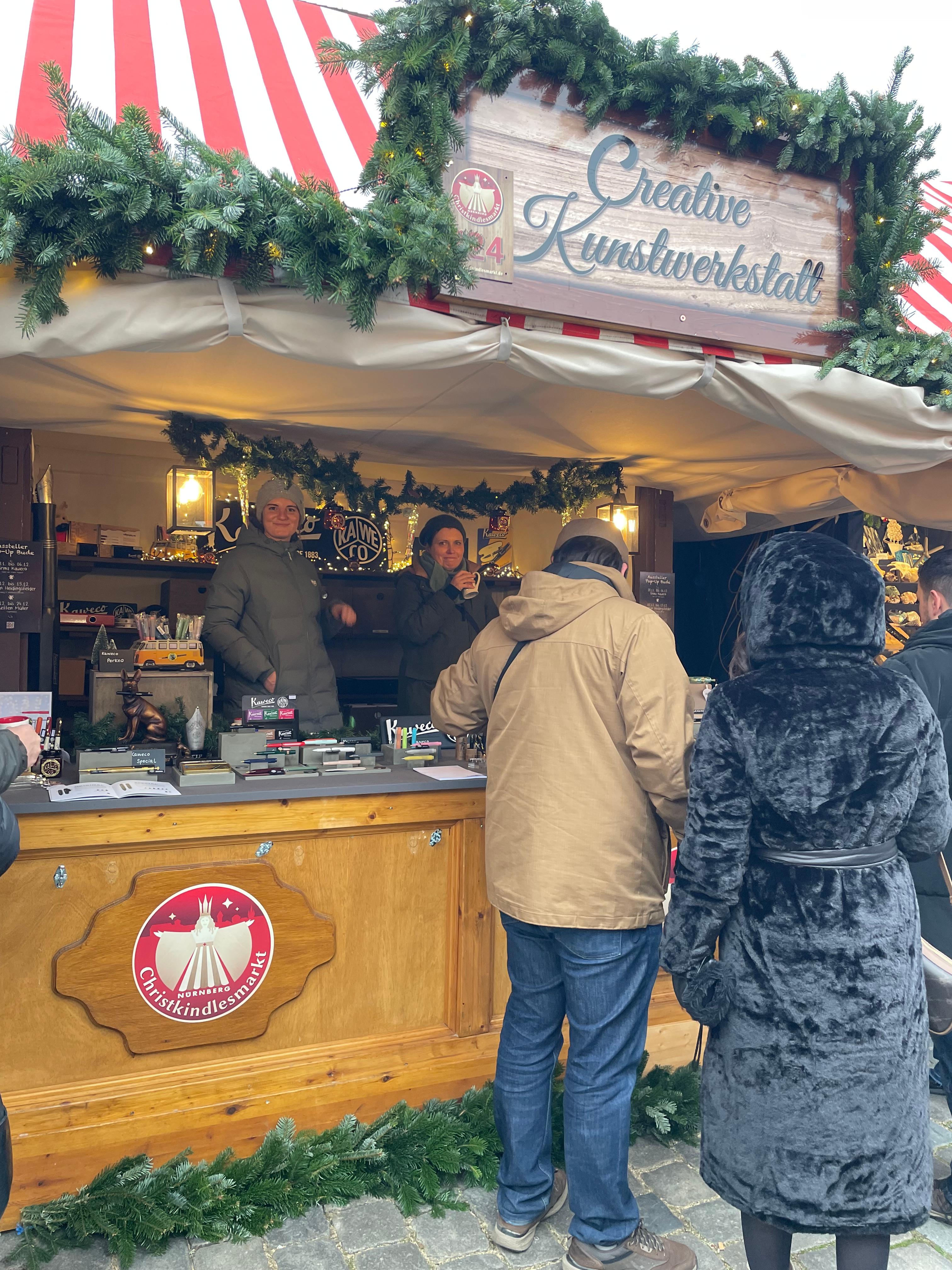 In Bude 124 Creative Kunstwerkstatt pr&auml;sentieren wechselnde K&uuml;nstlerinnen und K&uuml;nstler ihre Produkte.