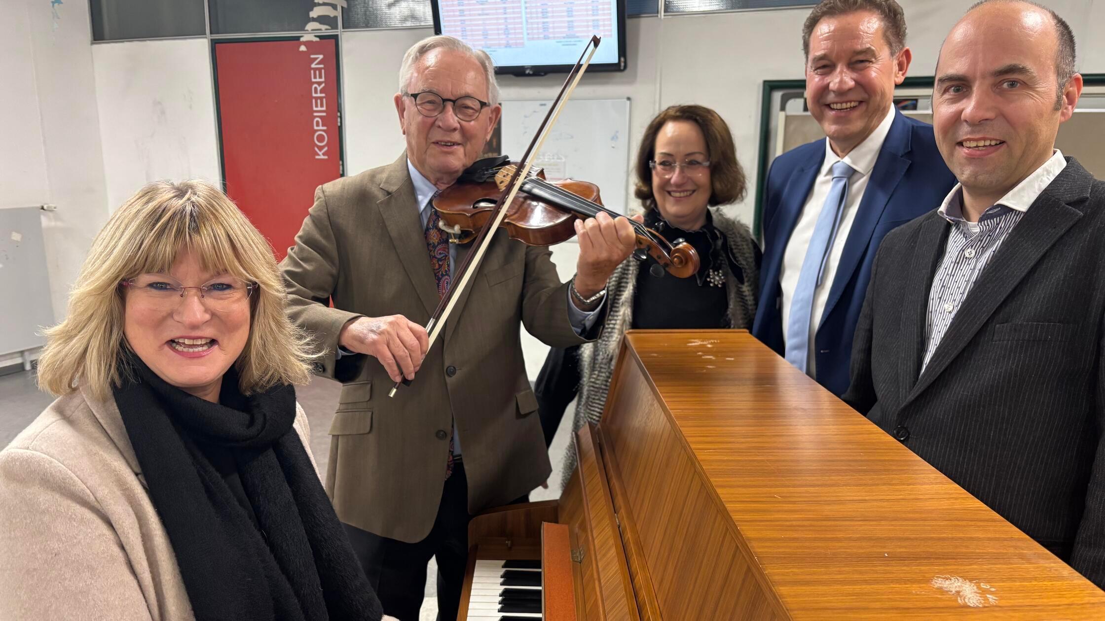 Ein Klavier von Norma-Chef Manfred Roth wechselt ins Fürther Helene ...