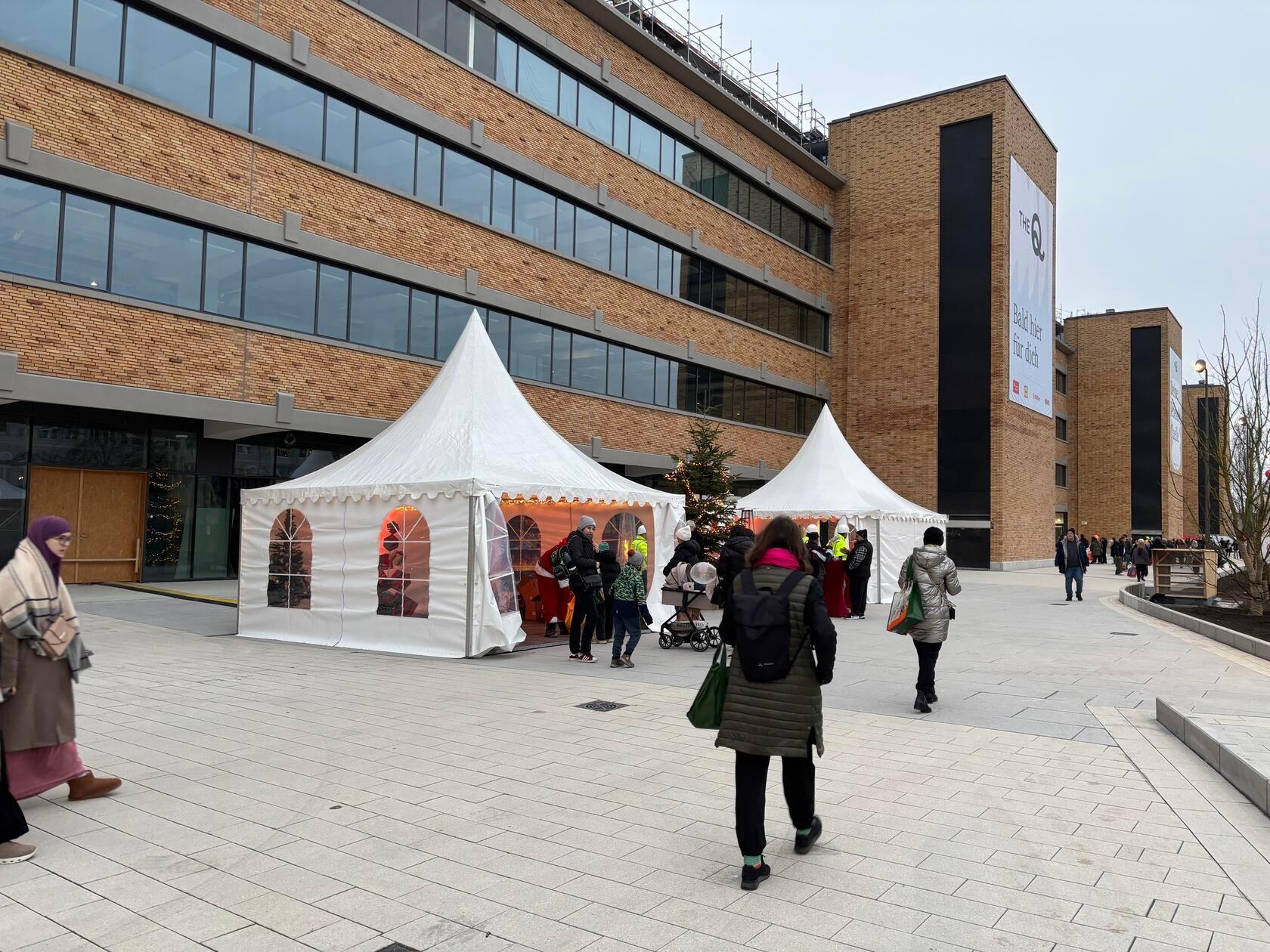 Viele der neuen Läden begrüßen ihre Kundinnen und Kunden mit Aktionen und Rabatten.