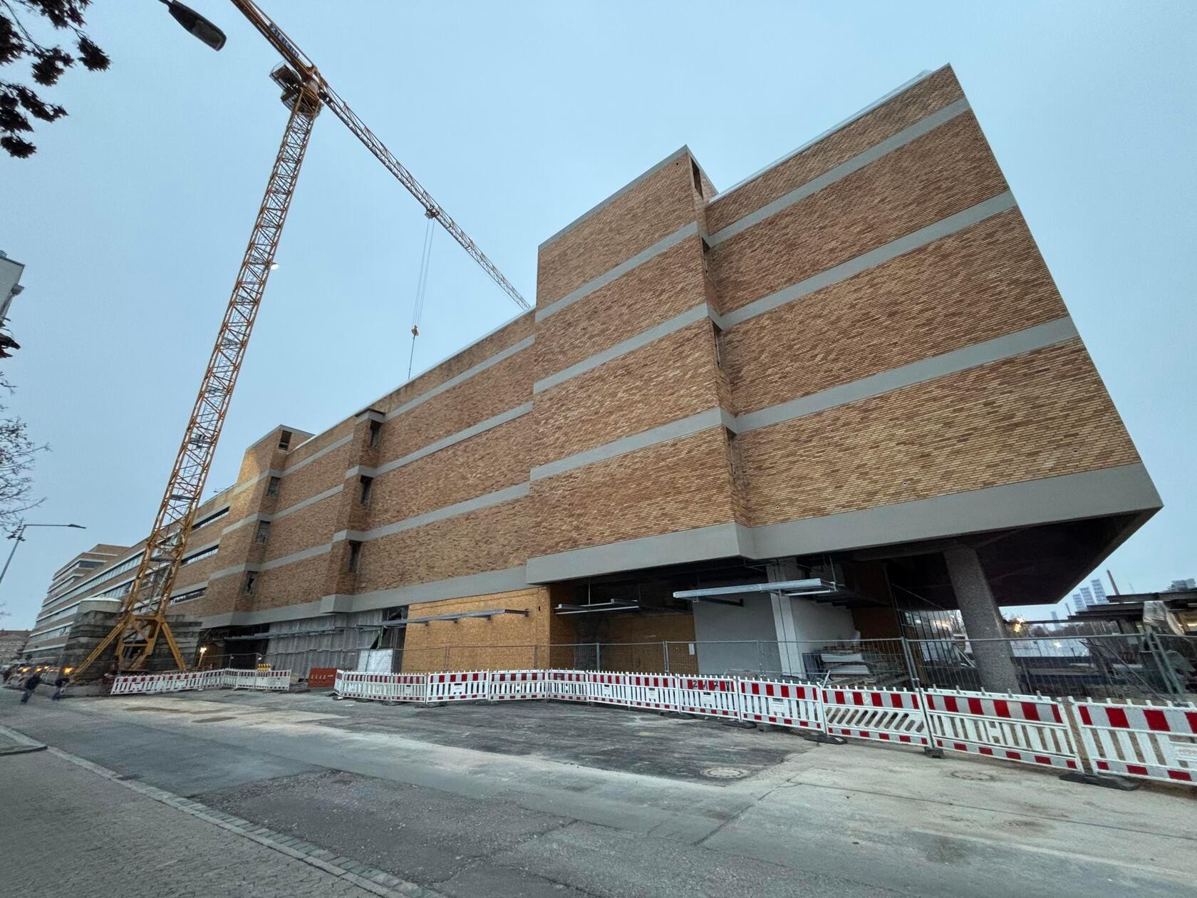 Unter anderem sollen hier noch Wohnungen und ein Ämterzentrum der Stadt Nürnberg entstehen.