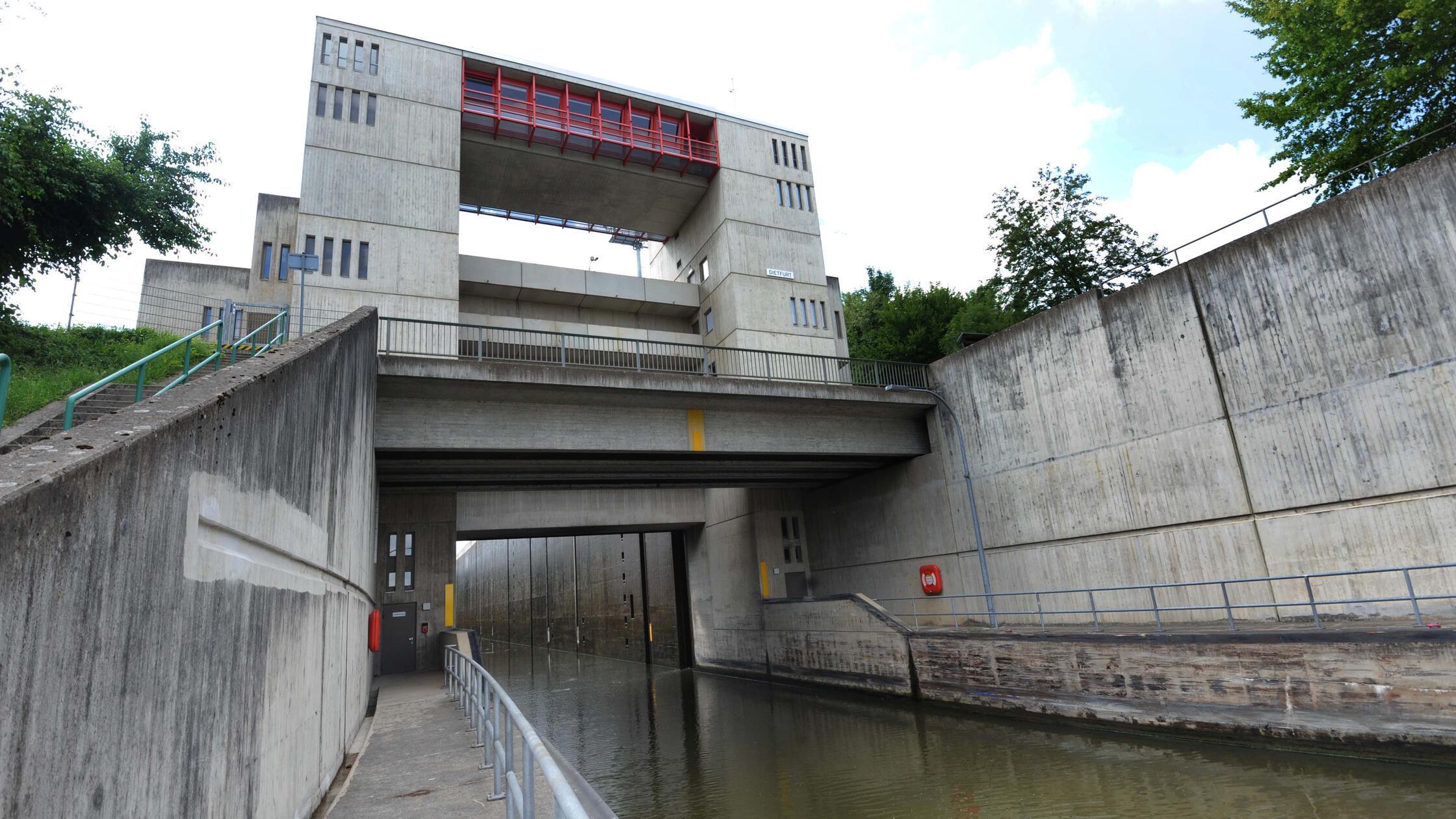 Image for Hoher Schaden: Fahrgastschiff kollidiert mit Dietfurter Schleuse auf Main-Donau-Kanal