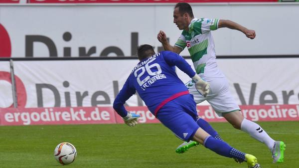 259. Frankenderby: Freis hat das letzte Wort Ein wildes Hin und Her lieferten sich die beiden fränkischen Traditionsvereine am 13. September 2015: Burgstaller brachte den FCN früh in Führung, das Kleeblatt drehte die Partie durch Berisha und einen Abseitstreffer von Weilandt. Fünf Minuten vor Ende glich Schöpf für den 257. Frankenderby: FCN geht im Ronhof unter FCN aus - doch in der 2. Minute der Nachspielzeit umkurvte Freis FCN-Keeper Kirschbaum...