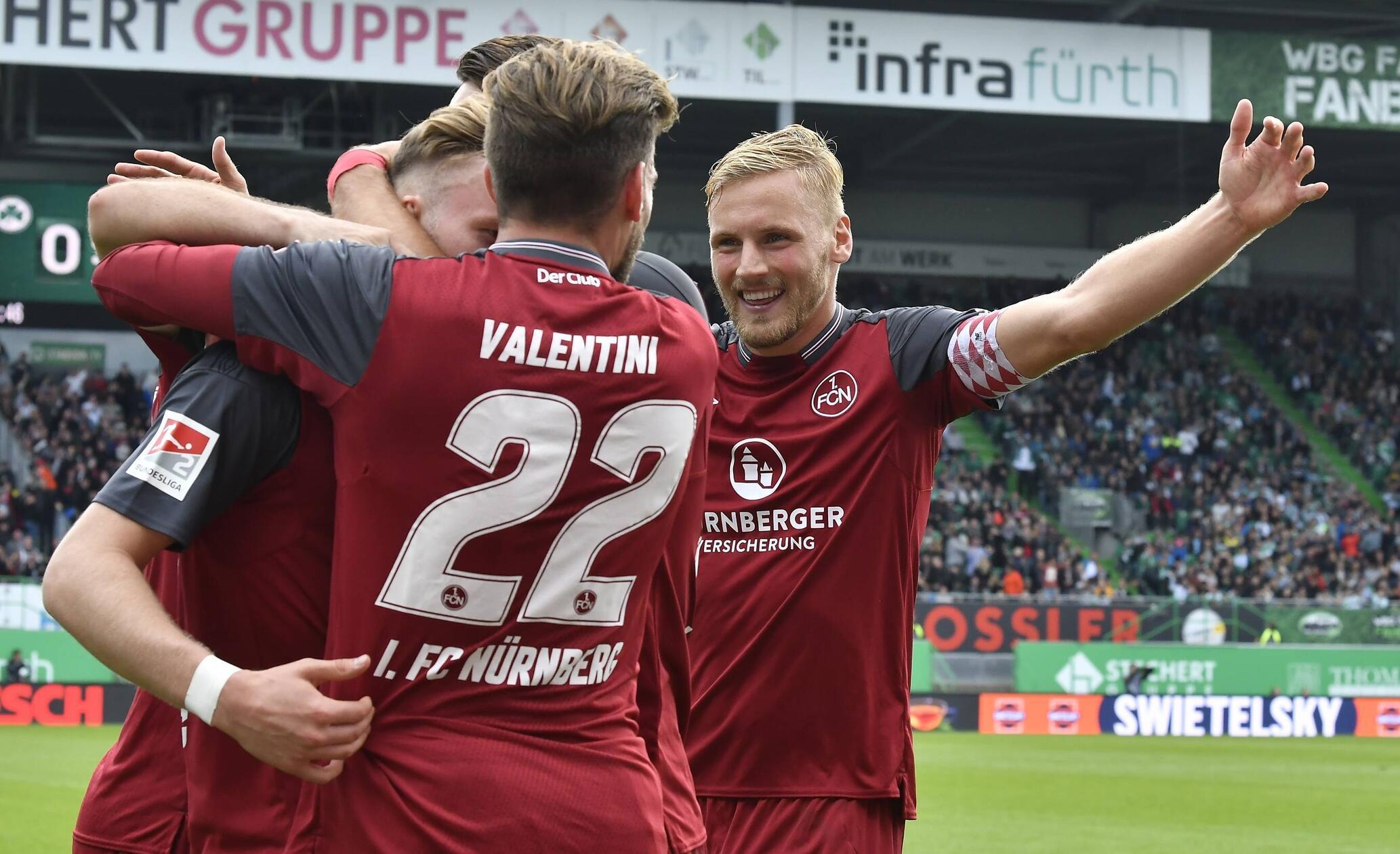 263. Frankenderby: Behrens bricht langen Fluch Der Nürnberger Derby-Fluch im Ronhof brach erst am 24. September 2017: In einer ausgeglichenen Partie mit Chancen auf beiden Seiten behielten die Nürnberger am Ende die Oberhand - Behrens sorgte mit seinem Treffer zum 1:3 in der Nachspielzeit für die Entscheidung.