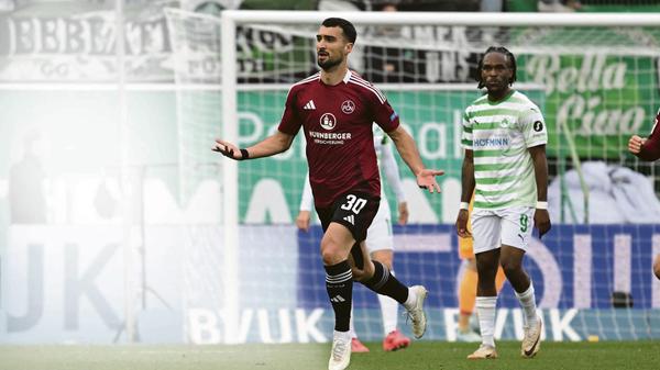 273. Frankenderby: FCN stürmt den Ronhof Wenig zu lachen hatten die Fürther hingegen am 20. Oktober 2024. An diesem Tag walzten die Nürnberger regelrecht über das Kleeblatt hinweg - Emreli brachte den FCN früh in Führung, schon zur Pause hieß es 0:3 für die überlegenen Gäste.