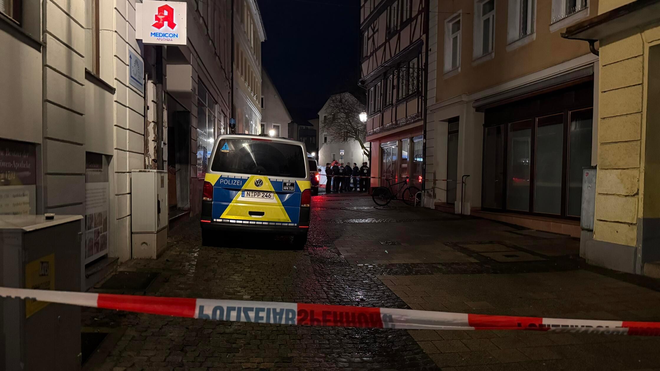 Vor Ort übernahm der Kriminaldauerdienst Mittelfranken erste Tatortmaßnahmen.