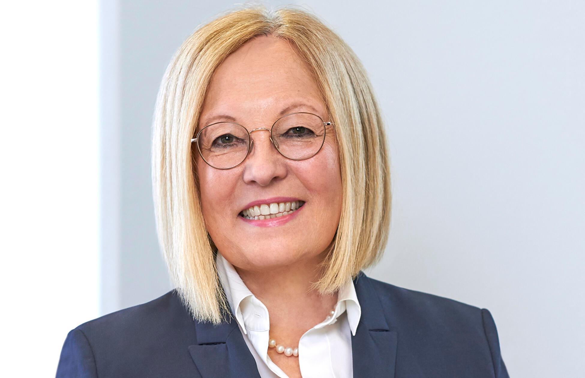 AOK_Stippler_Dr_Irmgard_180123_4057-096_b_13x20