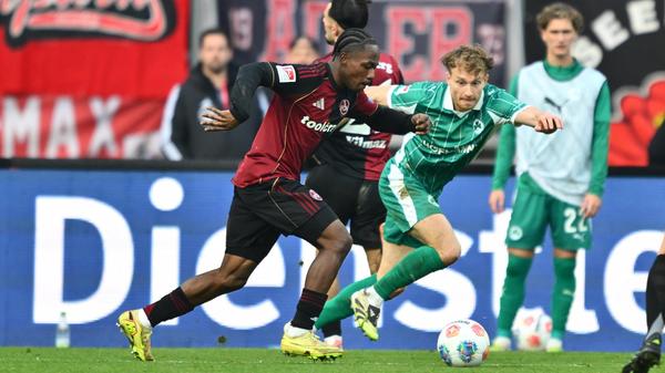 Danach fällt kein offizieller Treffer mehr, obwohl der Ball einmal mehr im Netz zappelt. Nach einem satten Schuss von Zoma nämlich. Das Tor wird aber wegen eines vorangegangenen Fouls aberkannt.