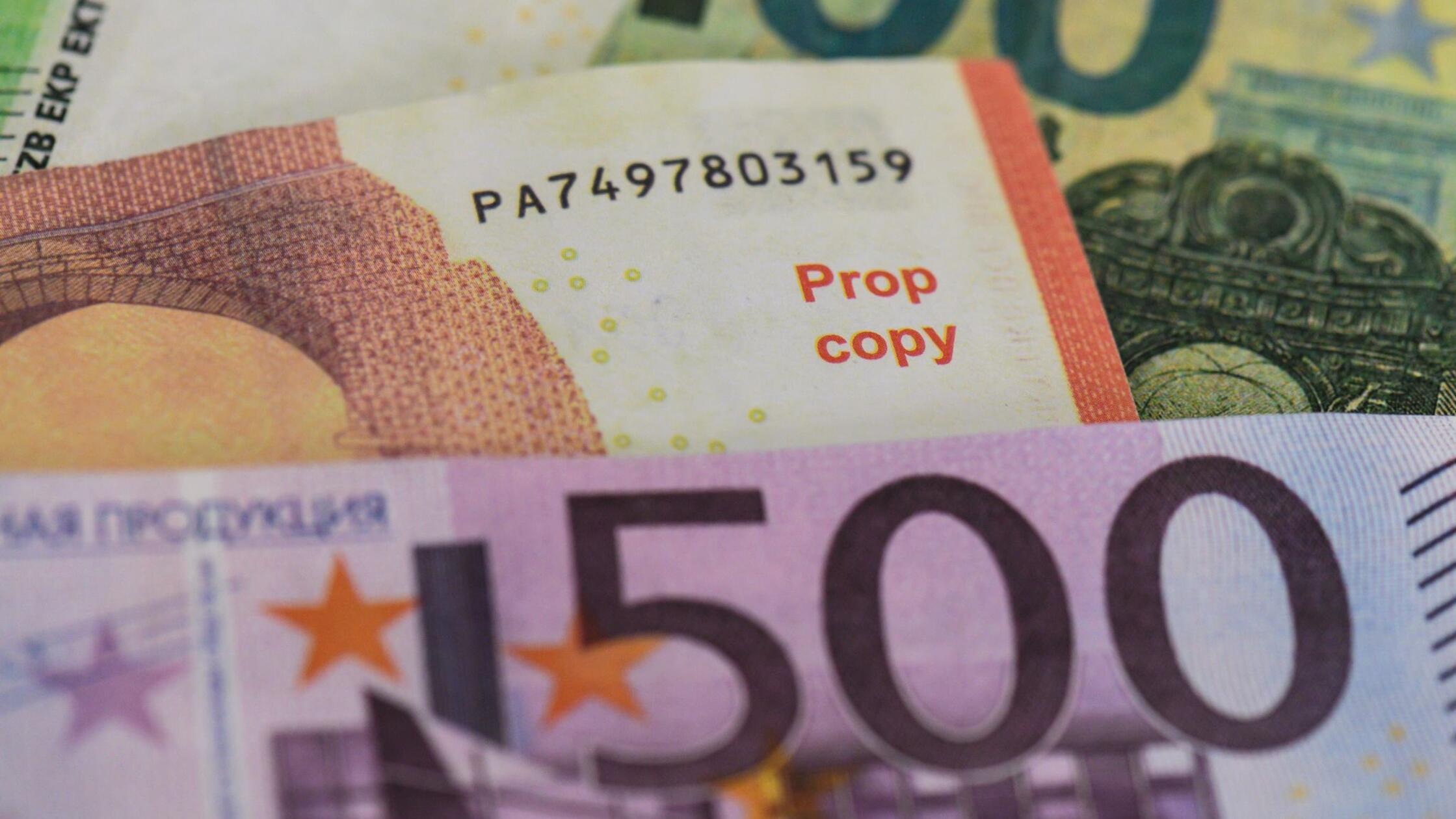 Razbita združba ponarejevalcev denarja, zasežena delavnica