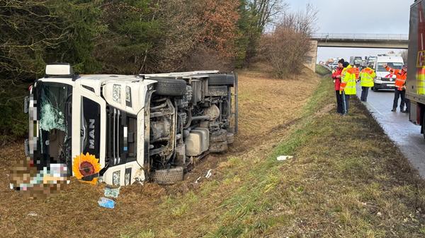 Der Fahrer eines Sattelzuges verlor aus bislang no