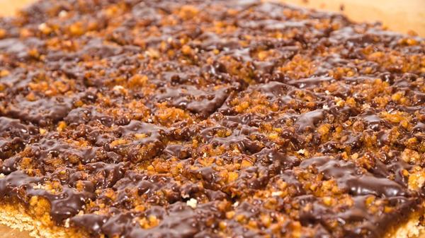 vegane Nussecken mit veganer Schokolade - leckere