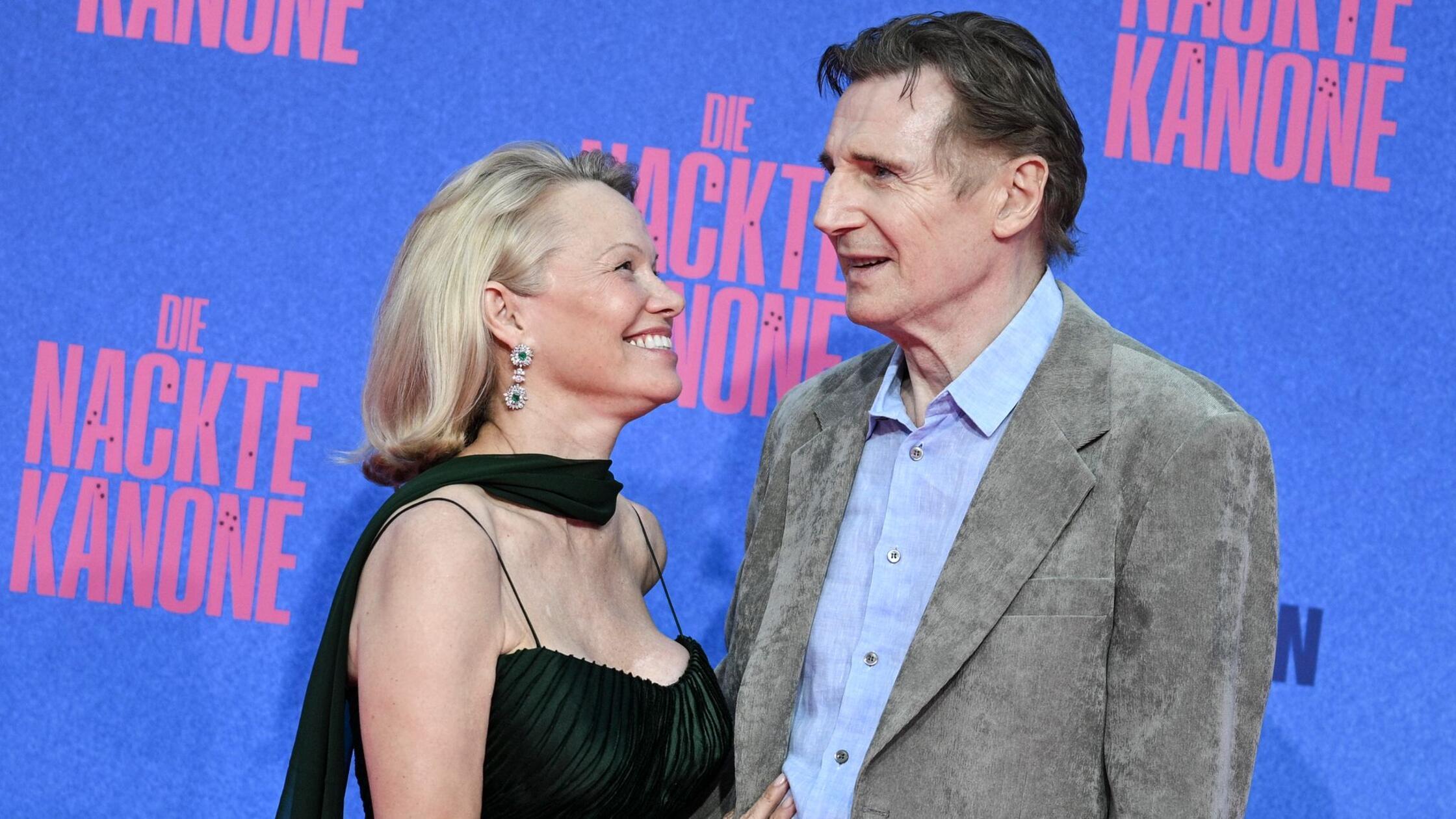 Nach Gerüchten: Pamela Anders spricht erstmals über Romanze mit Liam Neeson