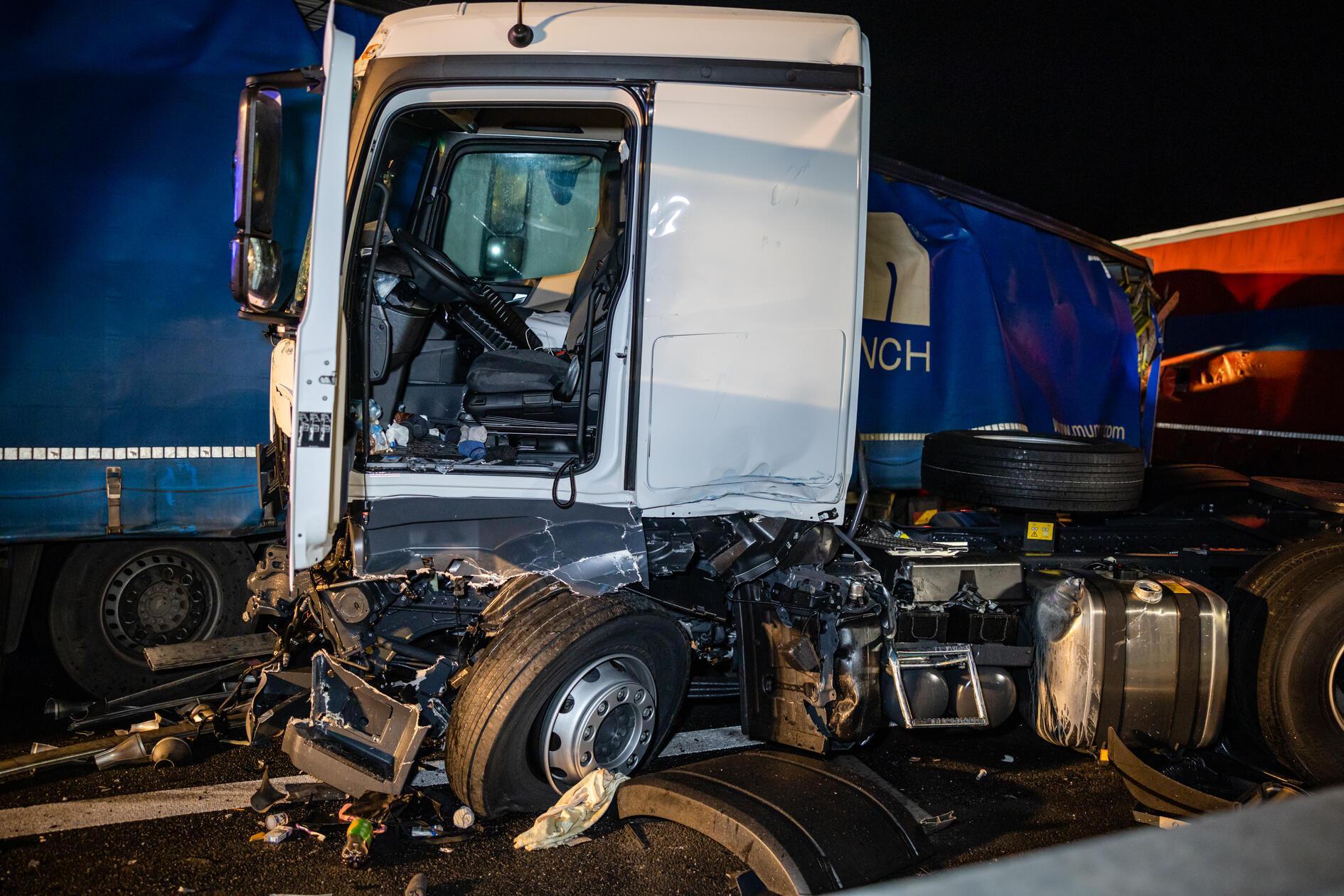 Autofahrer, die in der Sperrung feststeckten, wurden von den Einsatzkräften mit warmen Getränken und Snacks versorgt.