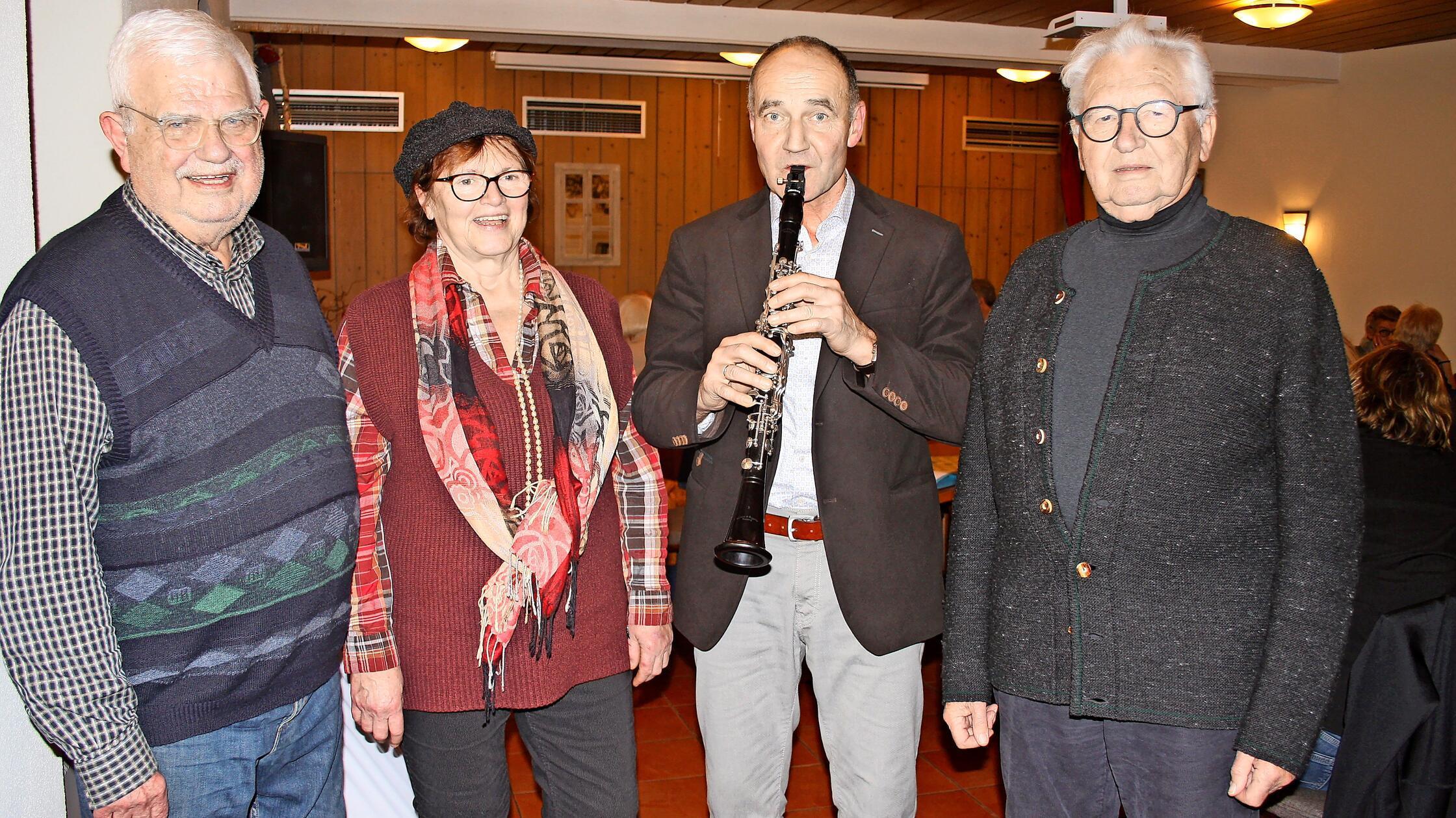 Dialekt-hinter-dicken-Mauern-Wirtshauslesen-auf-der-Burg-Waischenfeld