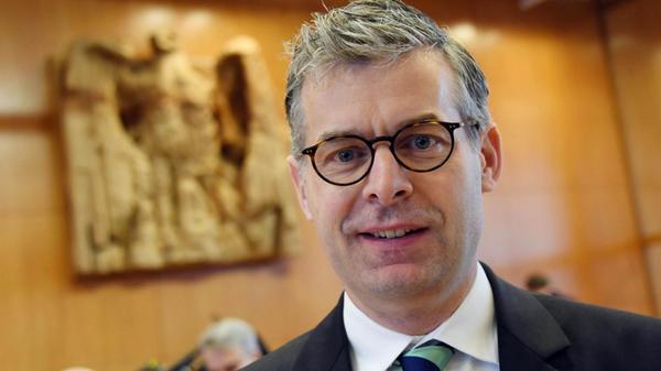 urn:newsml:dpa.com:20090101:240411-99-632721