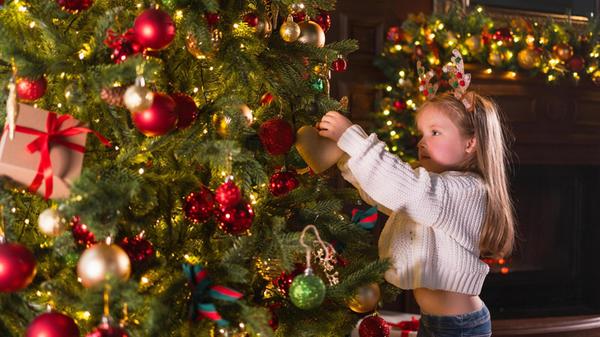 Frohe Weihnachten Weihnachten Urlaub. Kleines Mädc